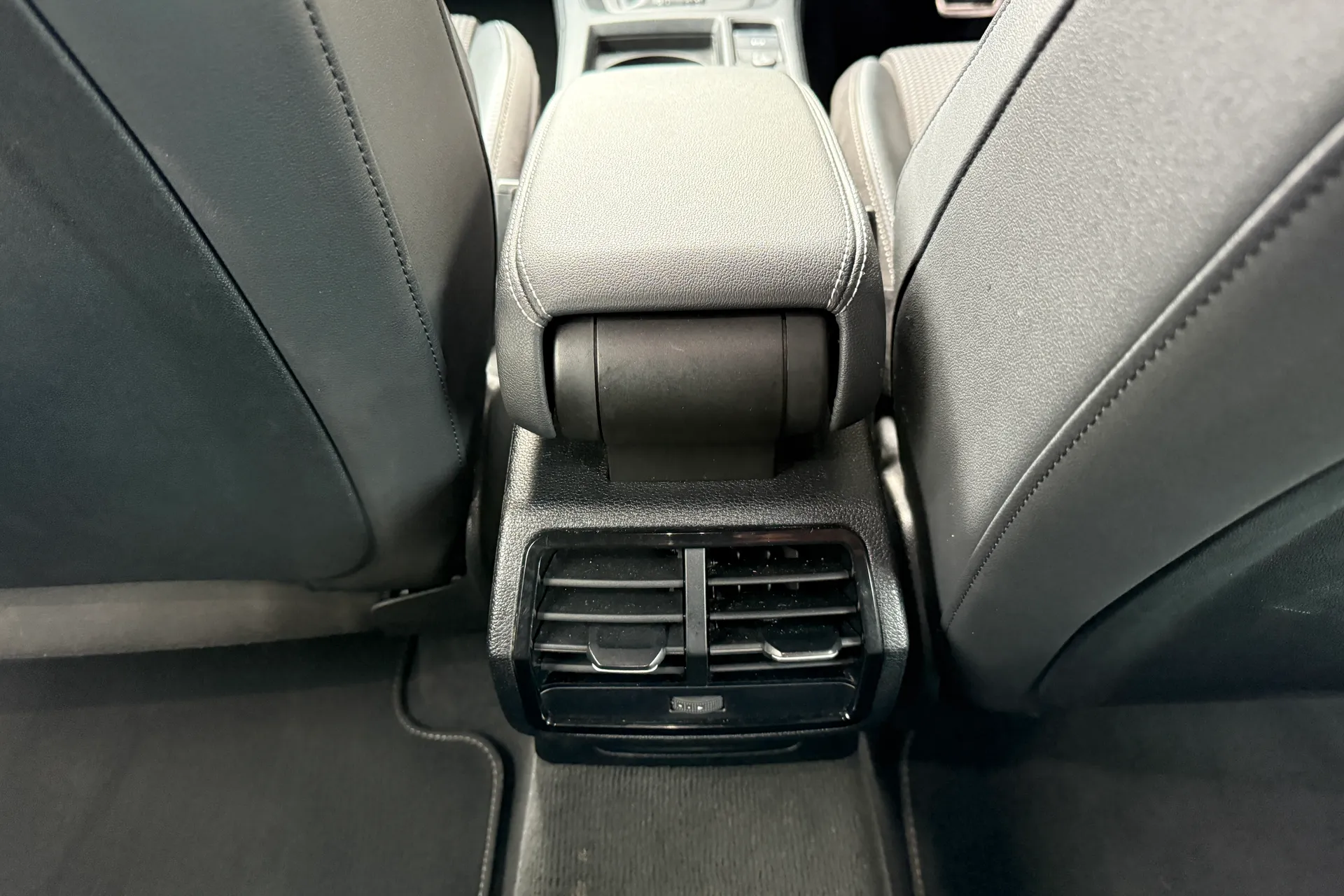 Audi Q3 thumbnail image number 39