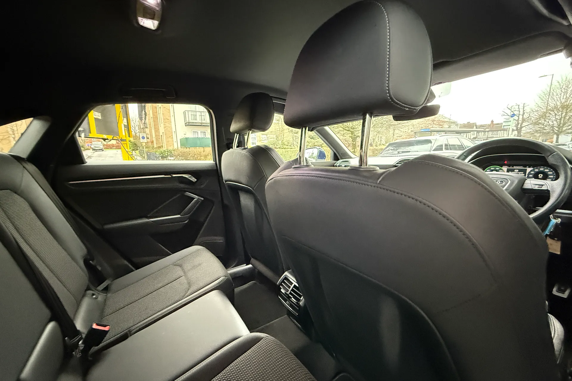 Audi Q3 thumbnail image number 38