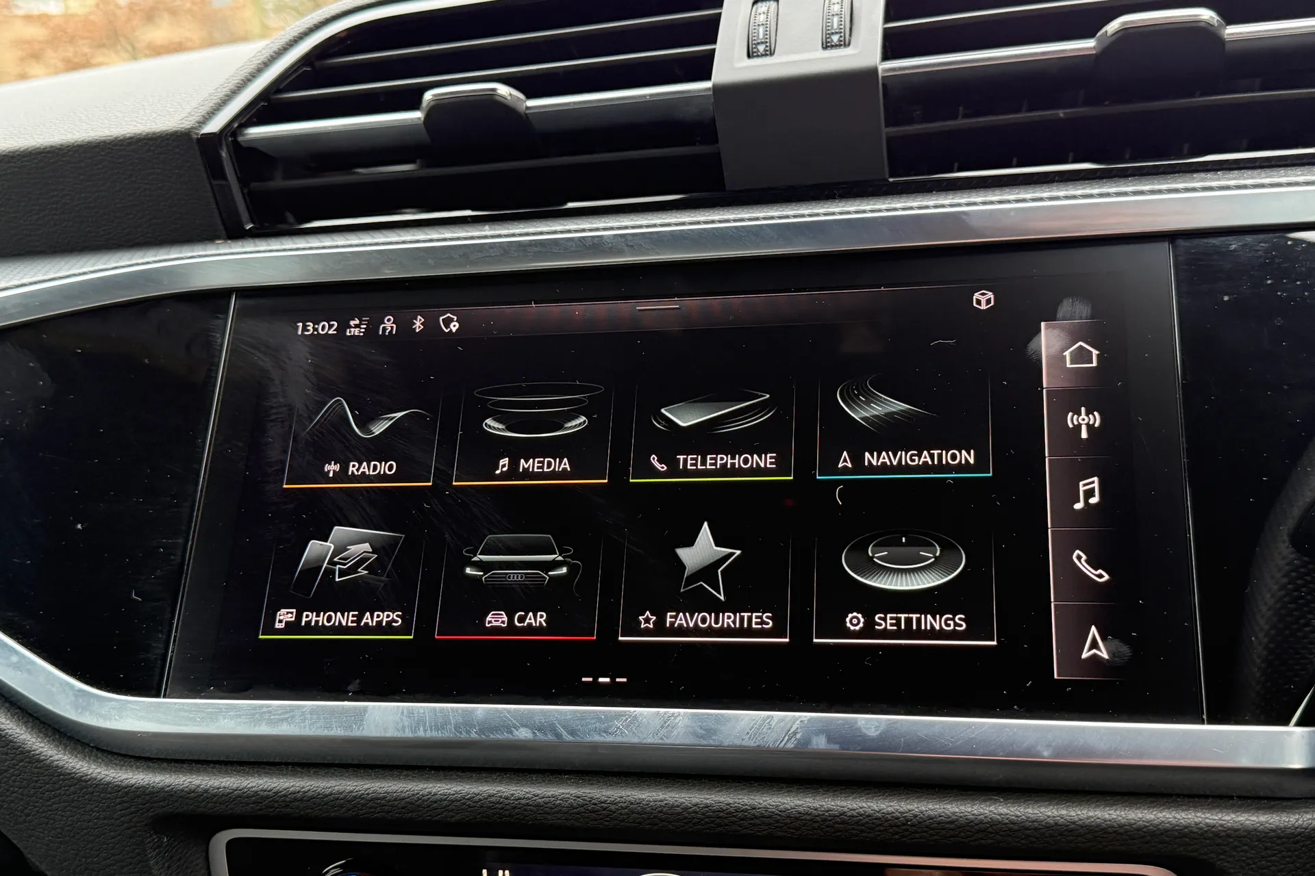 Audi Q3 thumbnail image number 20