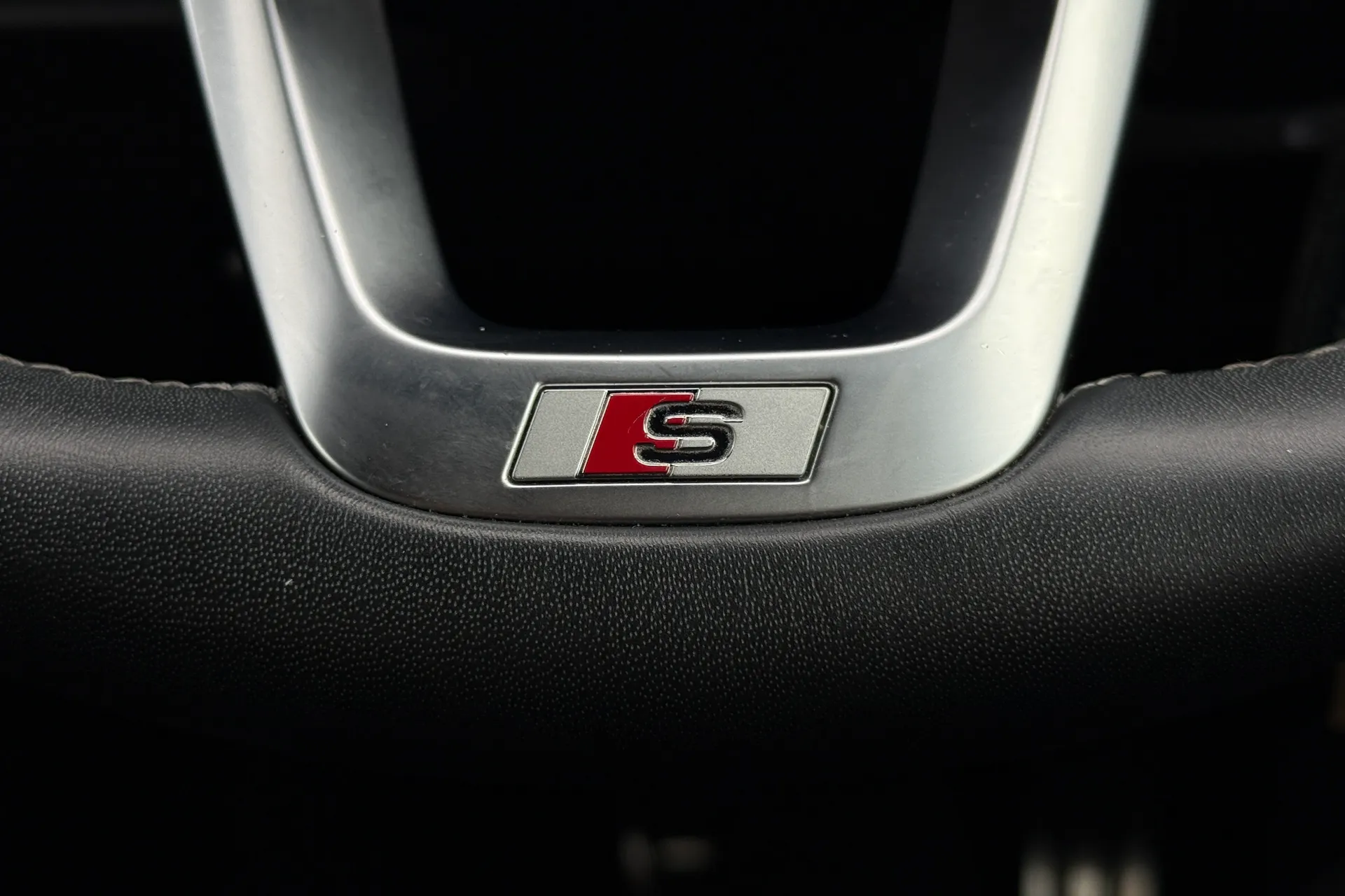 Audi Q3 thumbnail image number 15