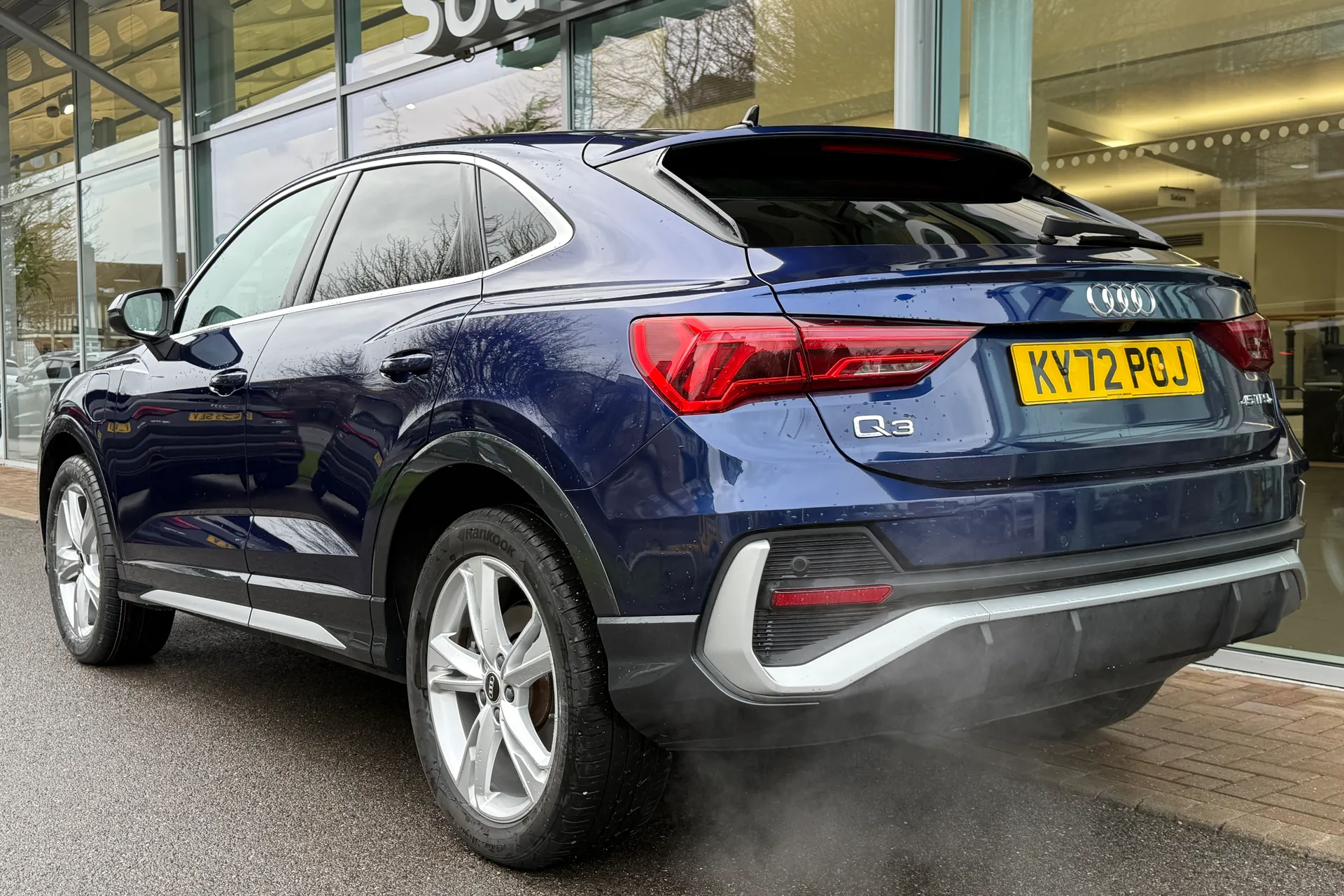 Audi Q3 thumbnail image number 10