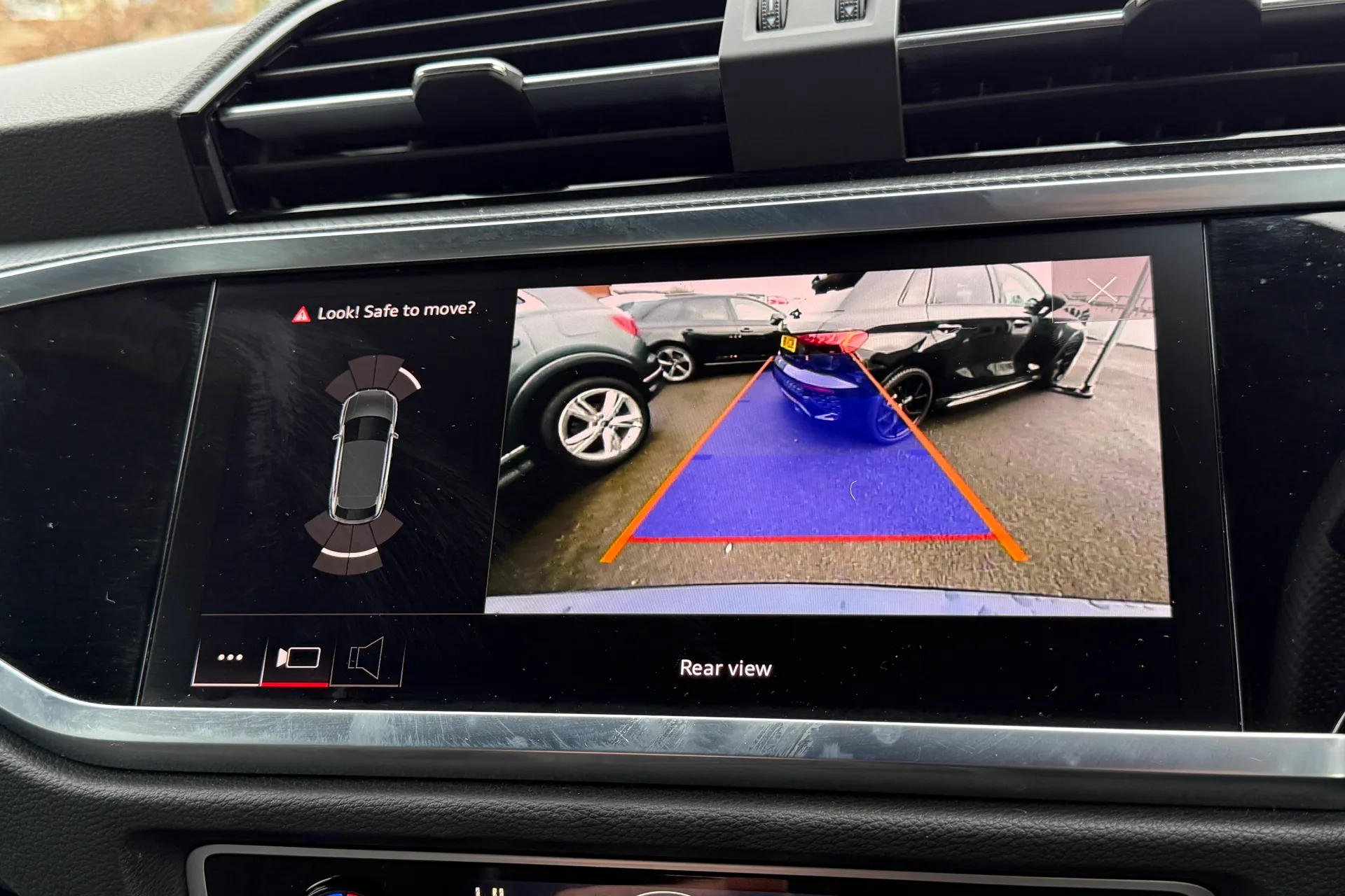 Audi Q3 thumbnail image number 5