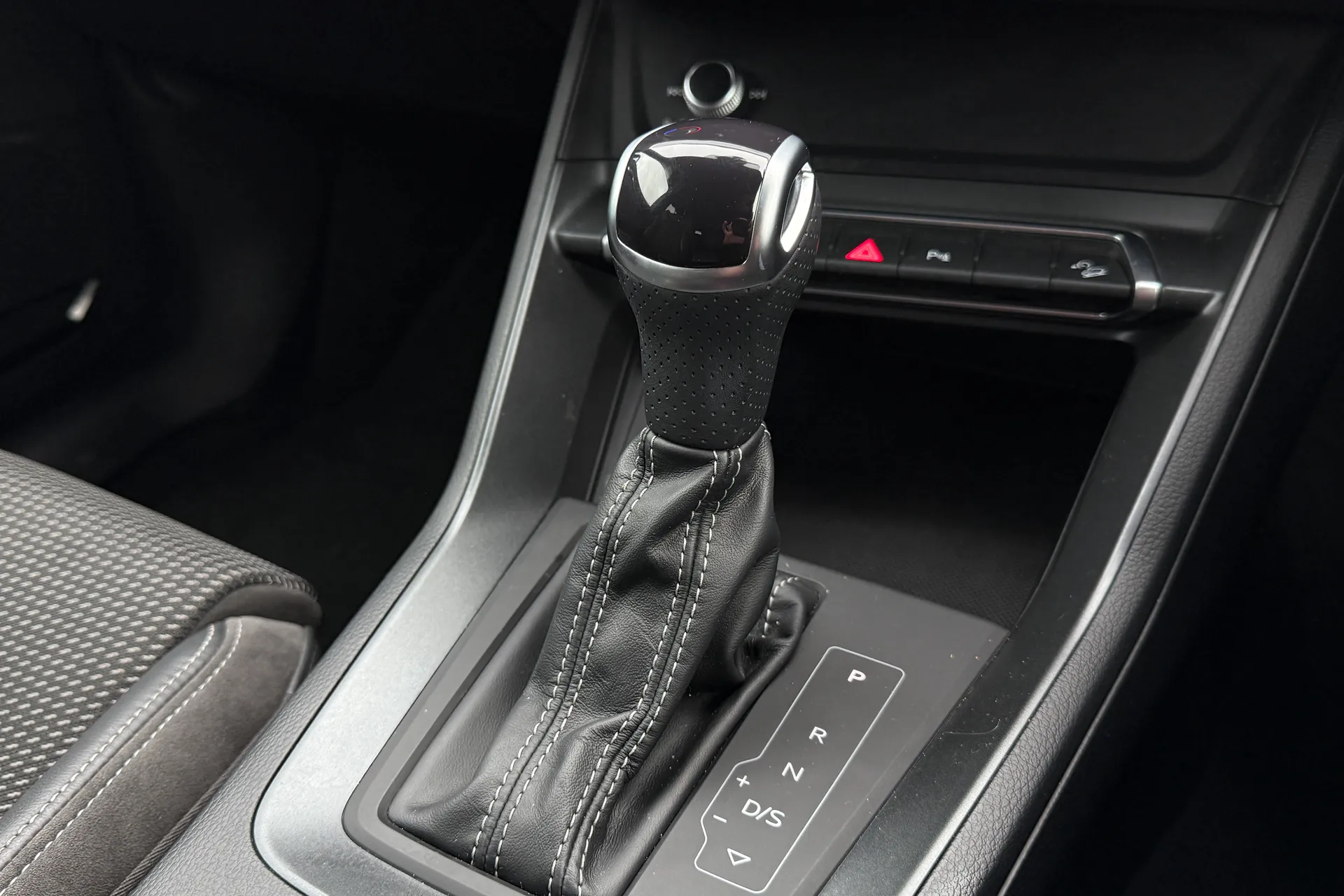 Audi Q3 thumbnail image number 24