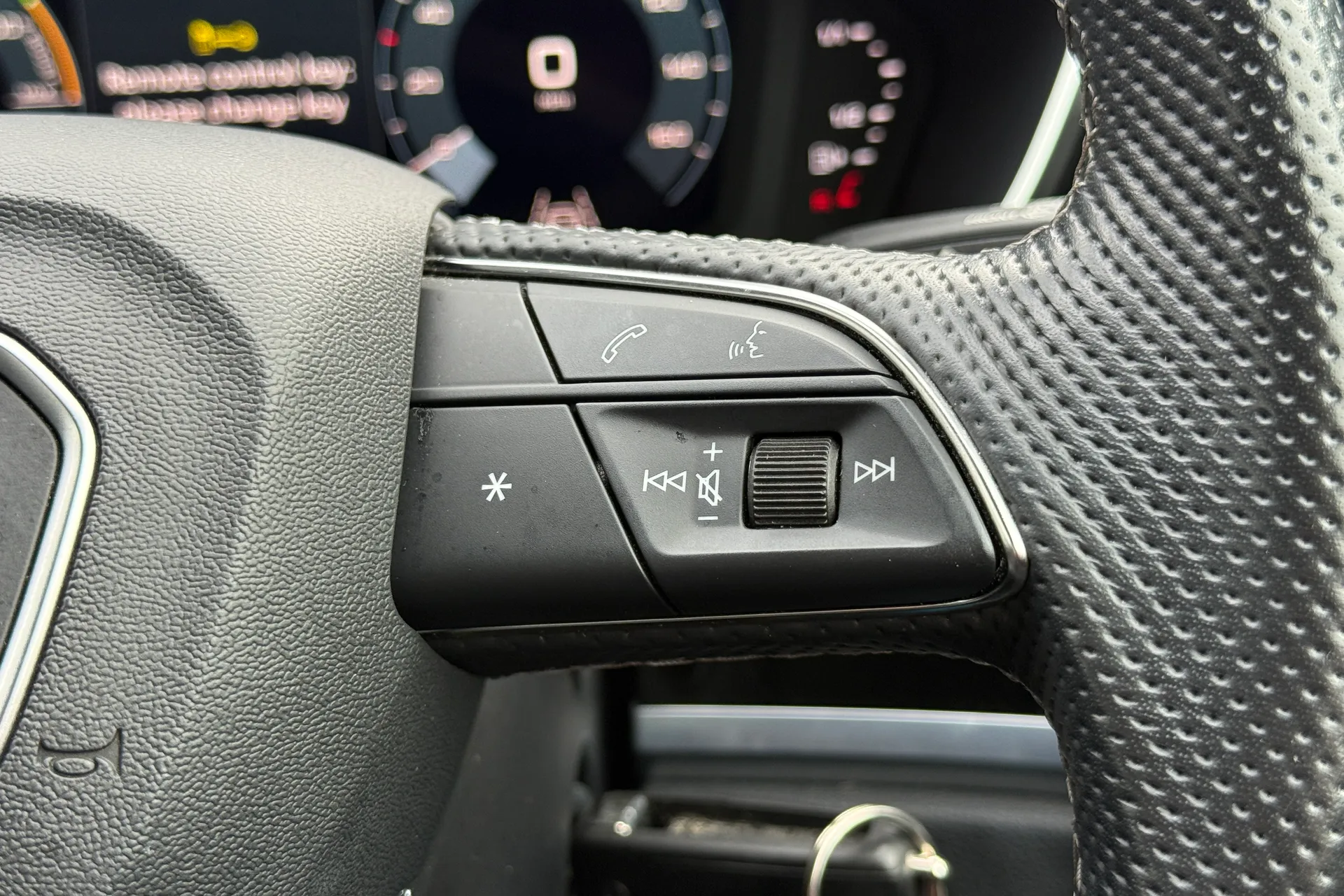 Audi Q3 thumbnail image number 14