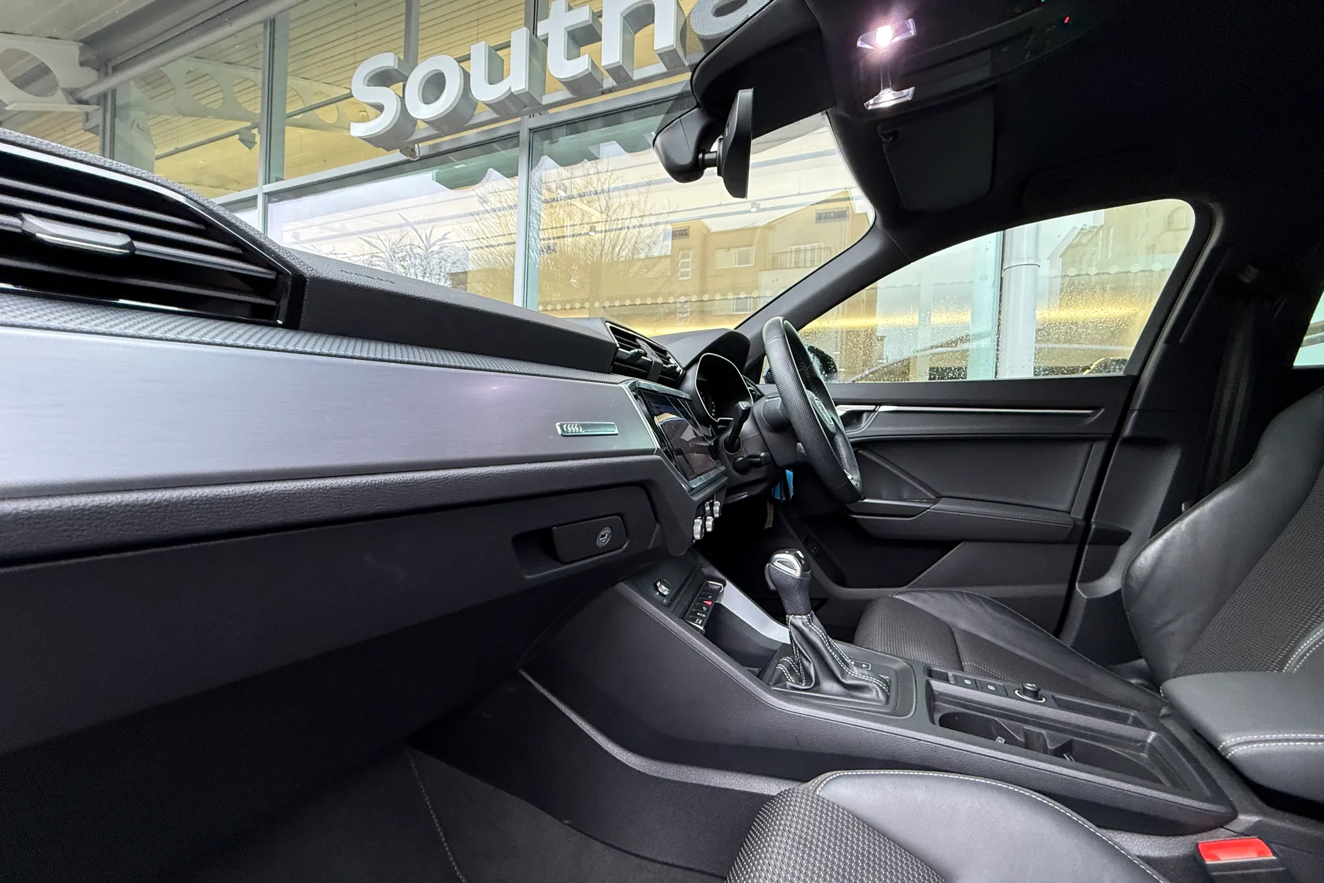 Audi Q3 thumbnail image number 9