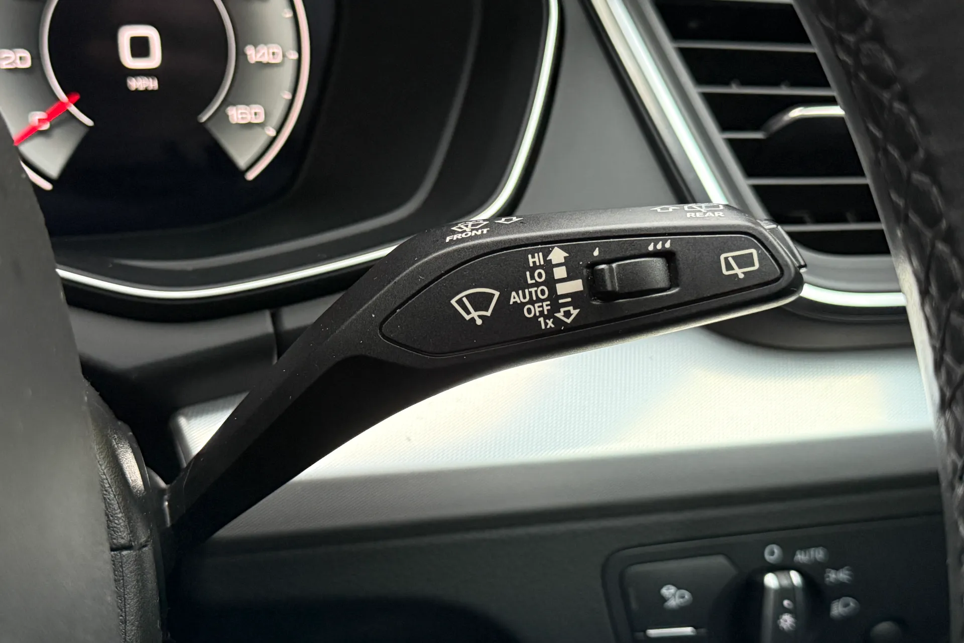 Audi Q5 thumbnail image number 15