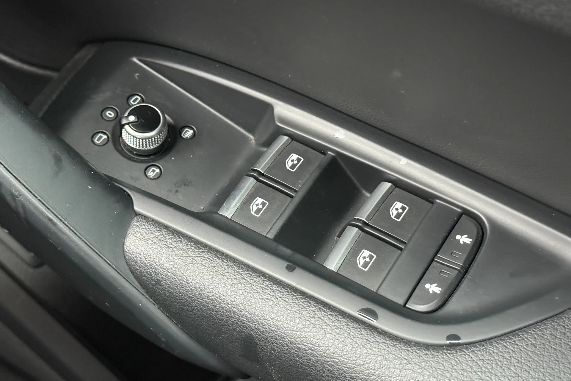 Audi Q5 thumbnail image number 31