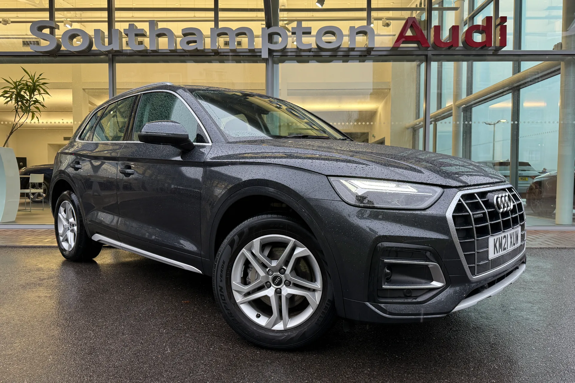 Audi Q5 focused image