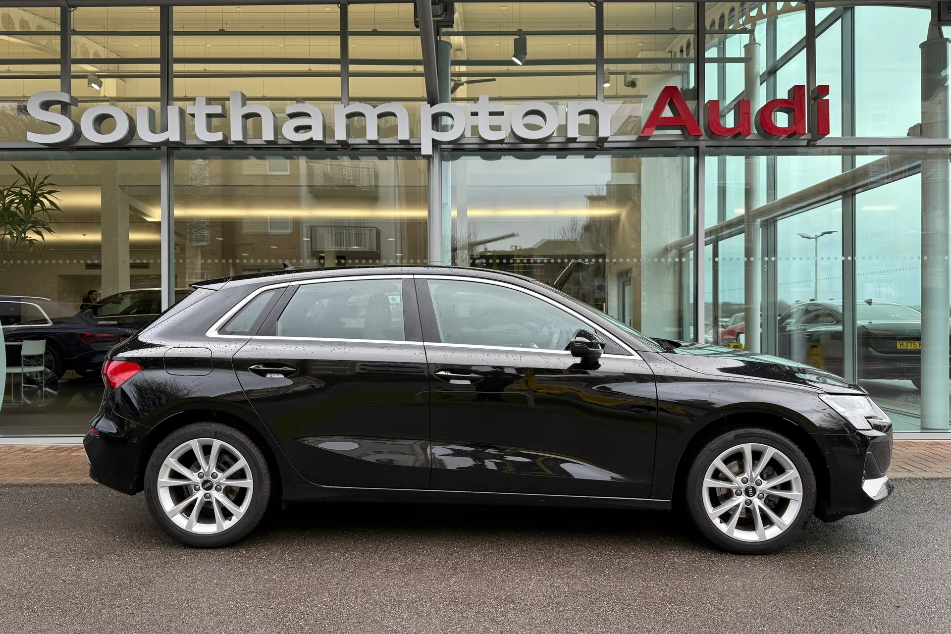 Audi A3 thumbnail image number 2