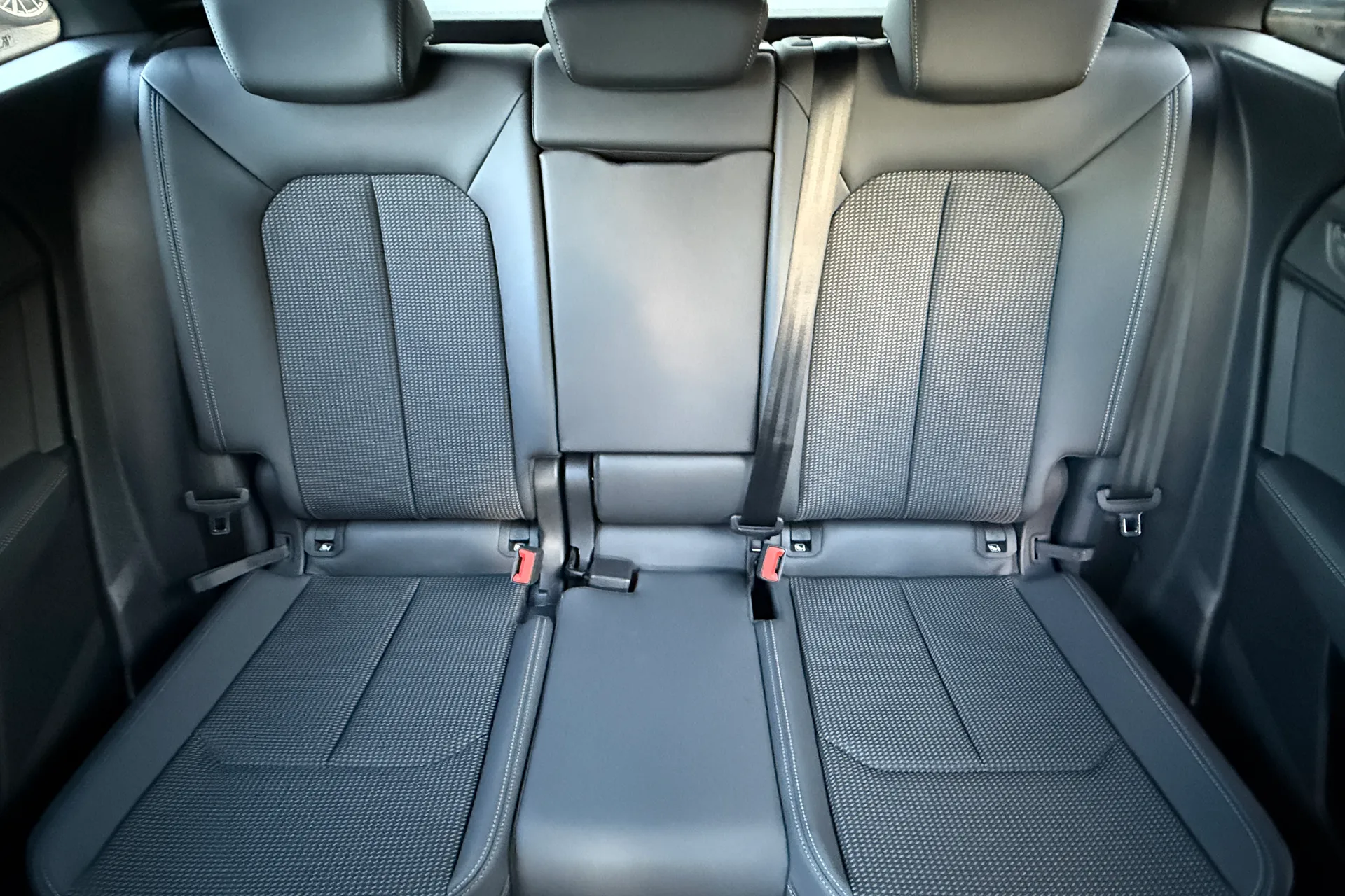 Audi Q3 thumbnail image number 25