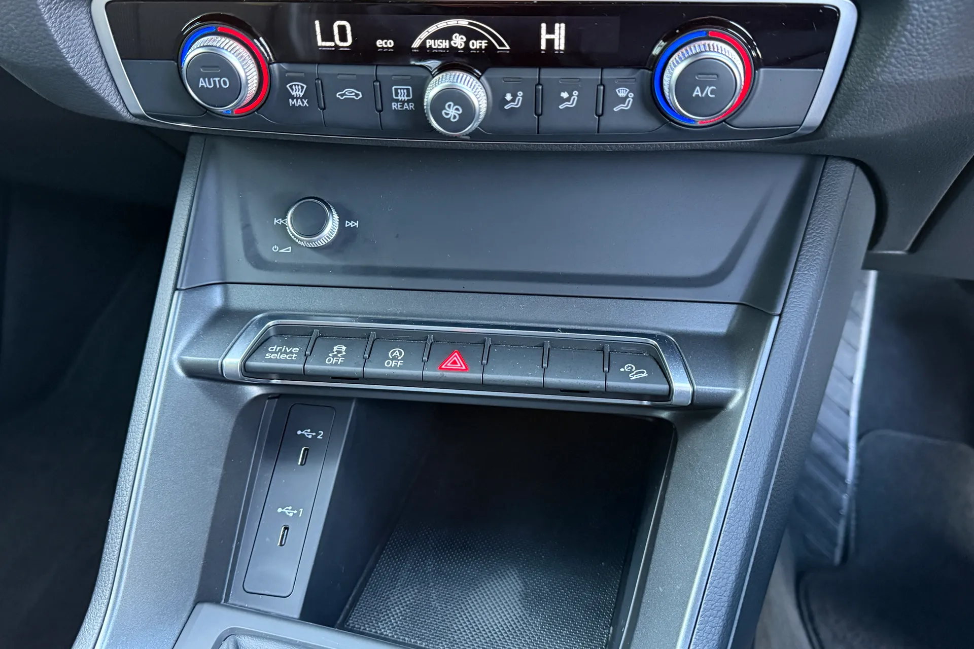 Audi Q3 thumbnail image number 48