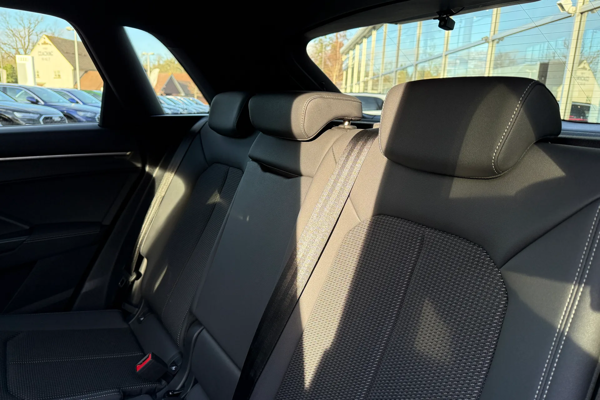 Audi Q3 thumbnail image number 29