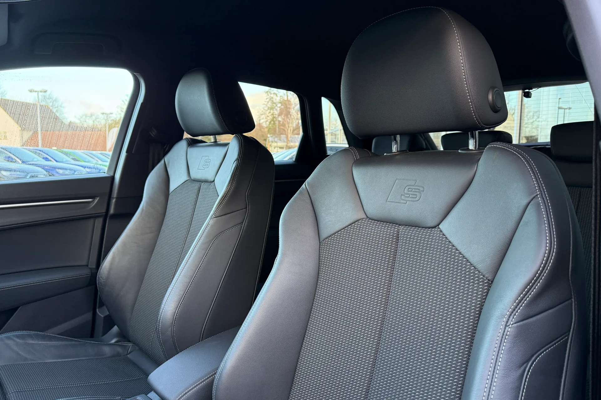 Audi Q3 thumbnail image number 19