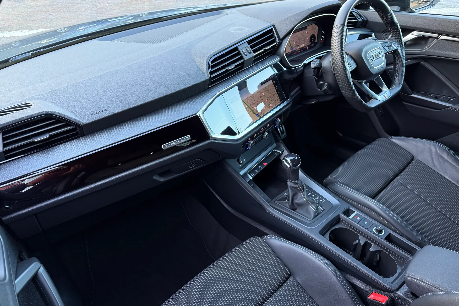 Audi Q3 thumbnail image number 17