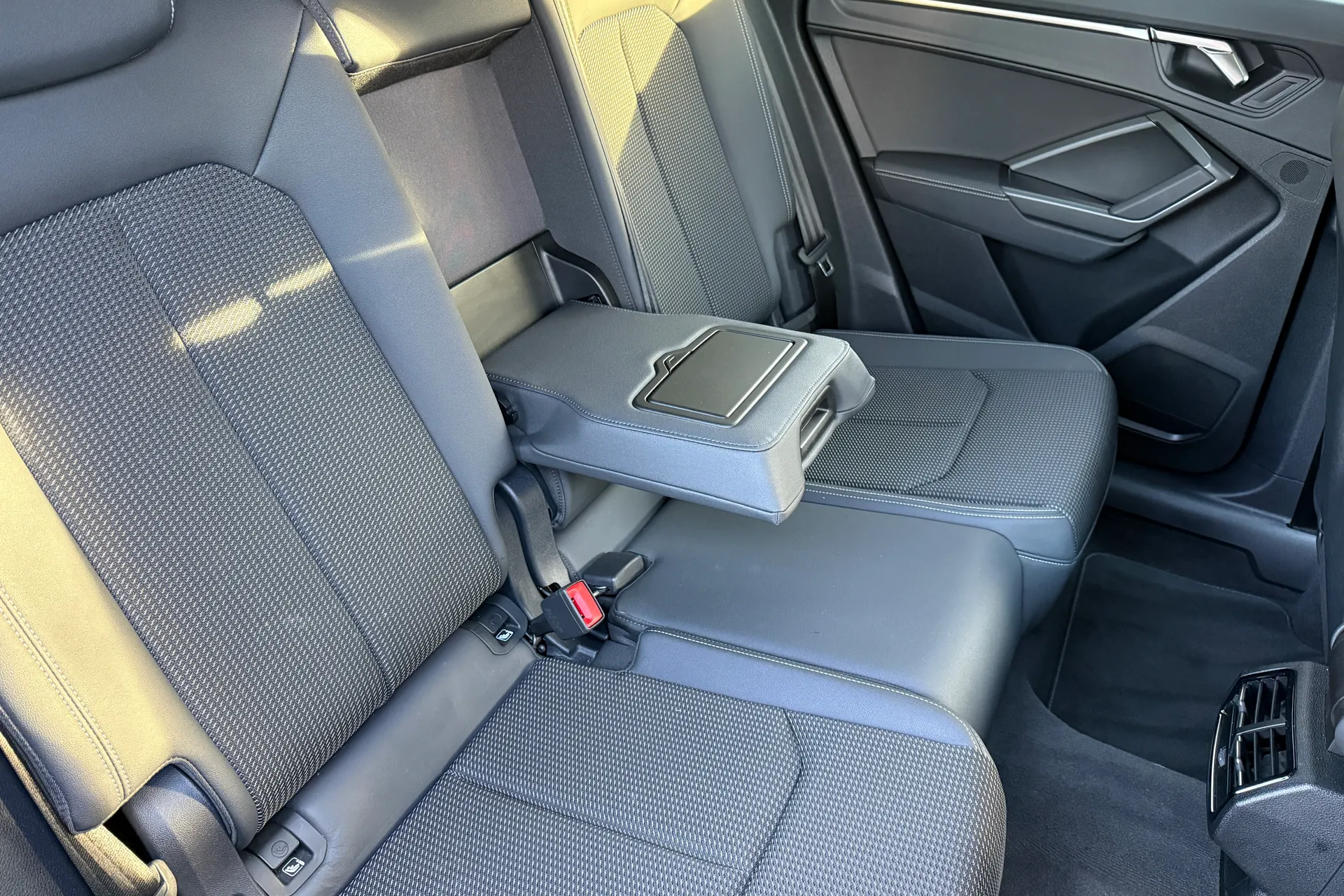 Audi Q3 thumbnail image number 26