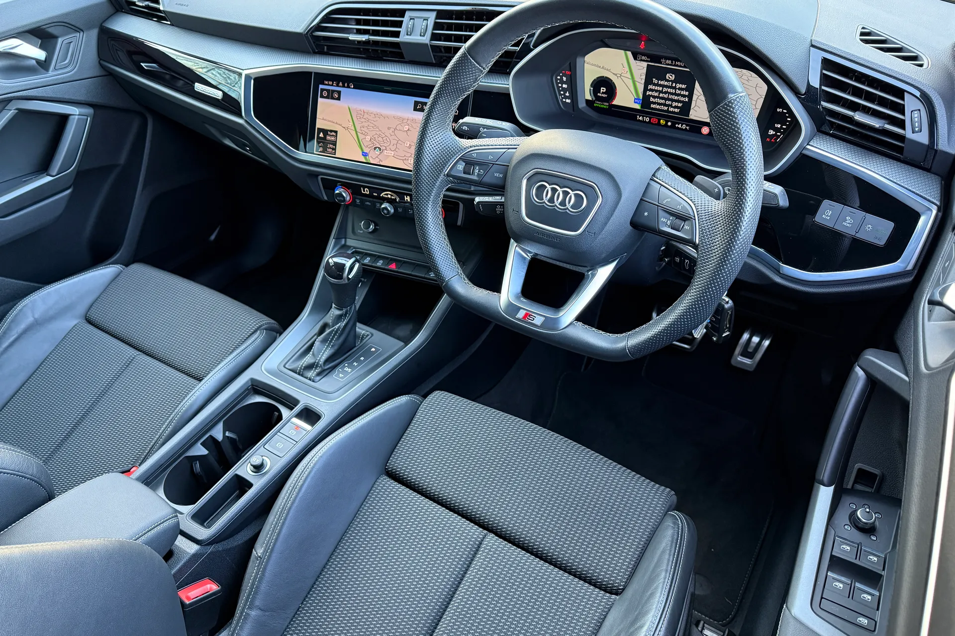 Audi Q3 thumbnail image number 13