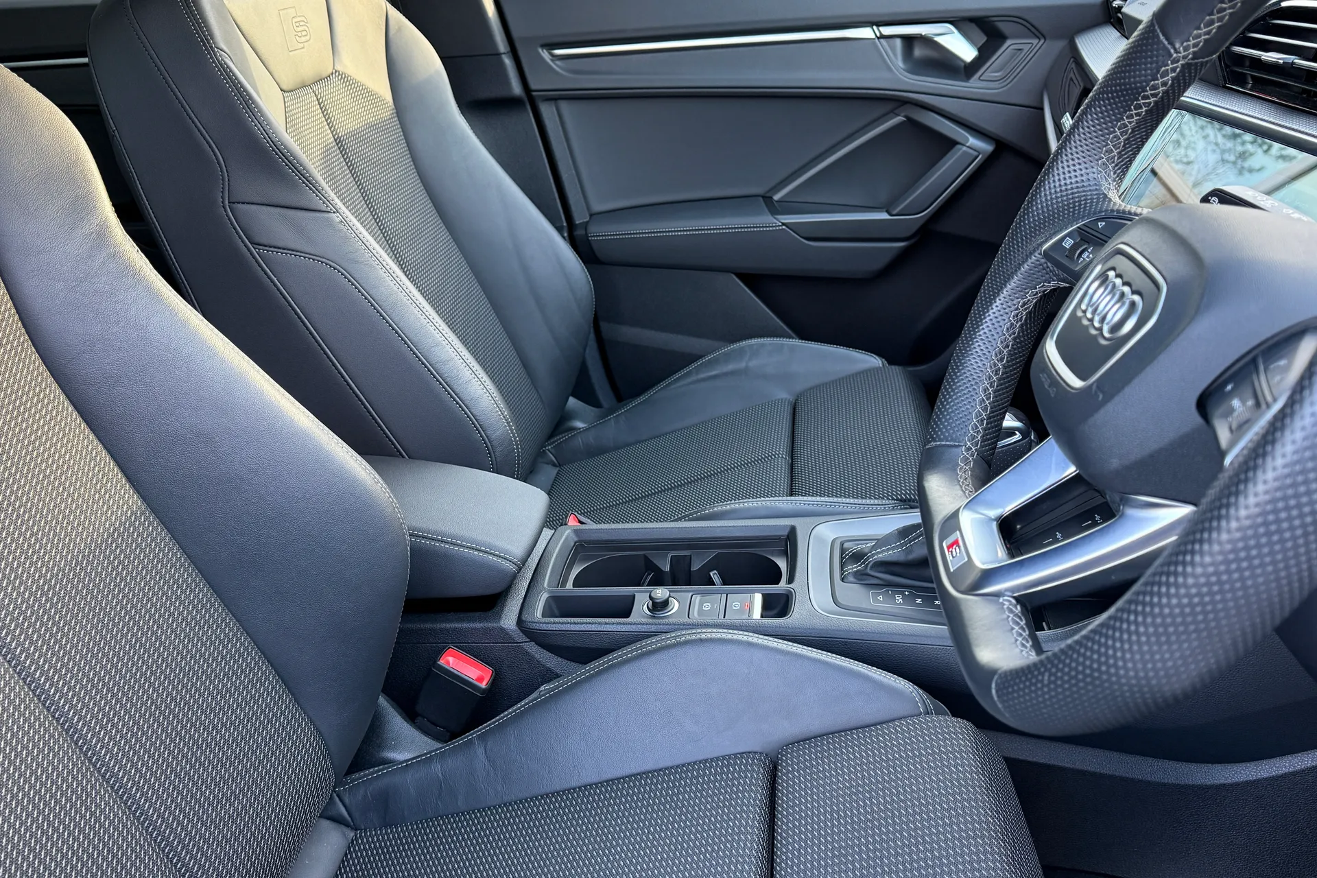 Audi Q3 thumbnail image number 45