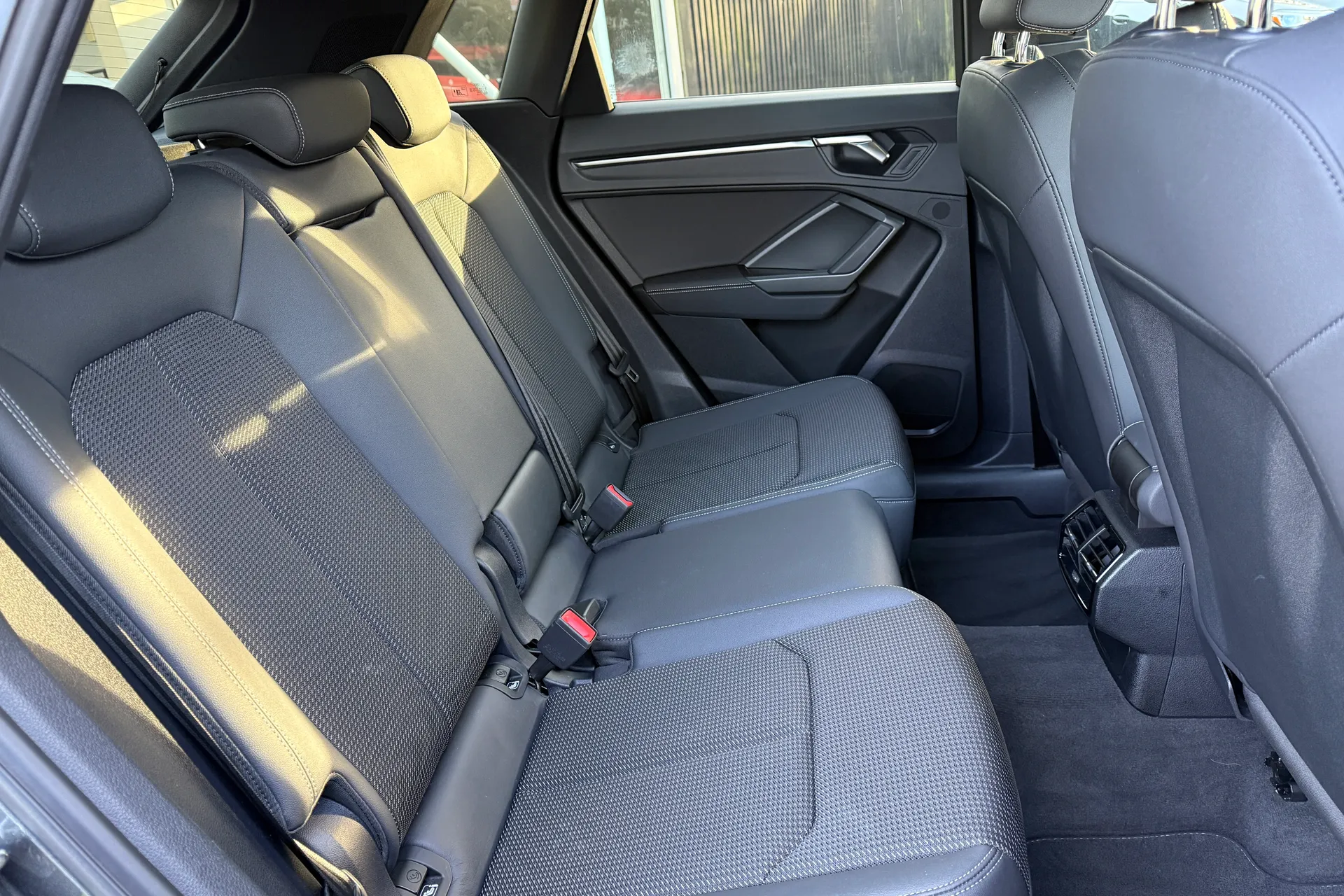 Audi Q3 thumbnail image number 10