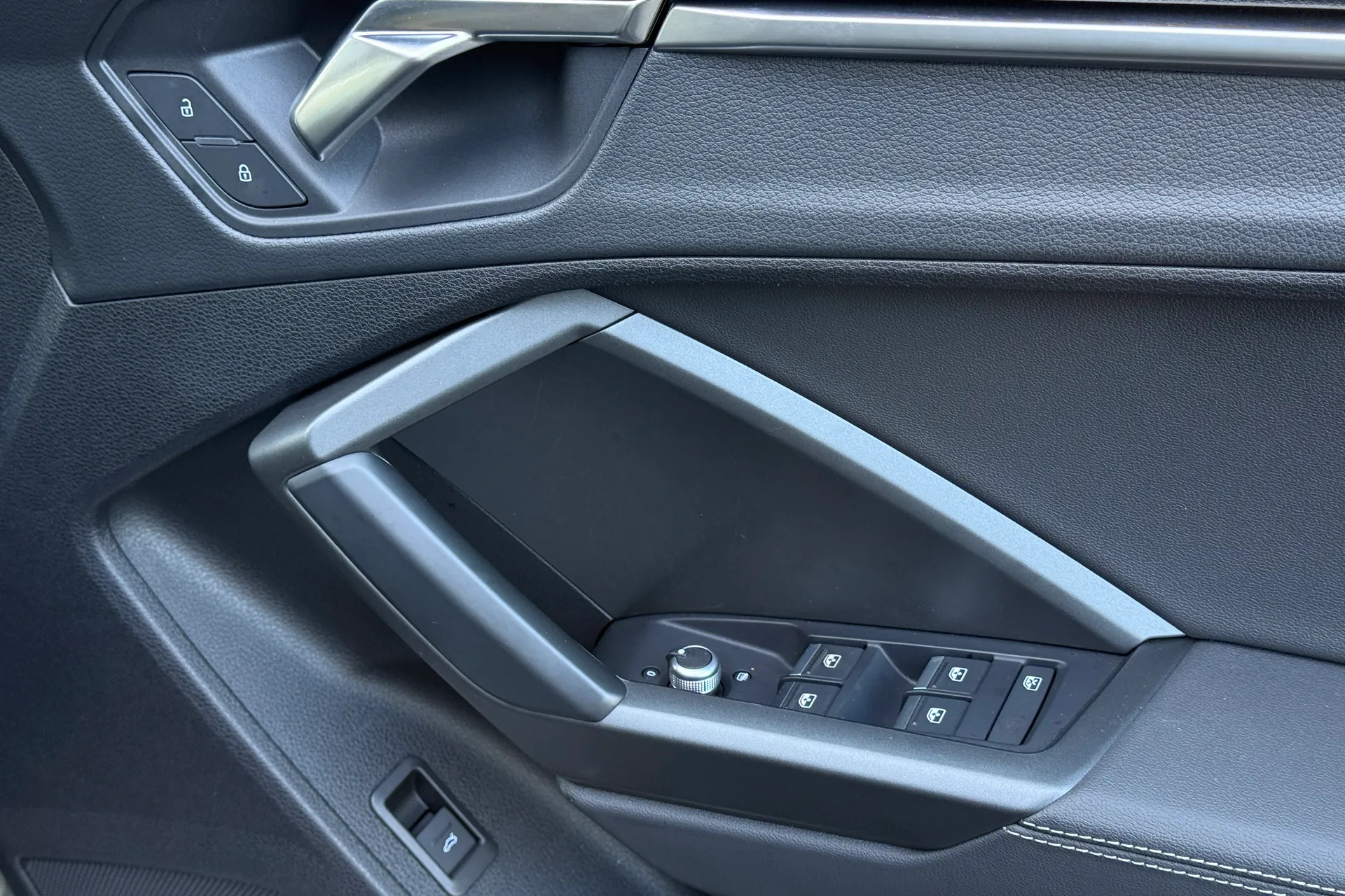 Audi Q3 thumbnail image number 44