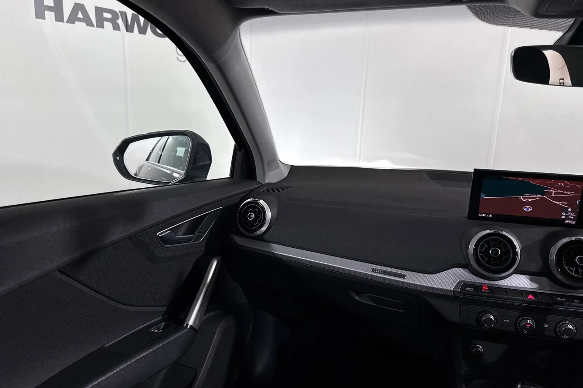 Audi Q2 thumbnail image number 38