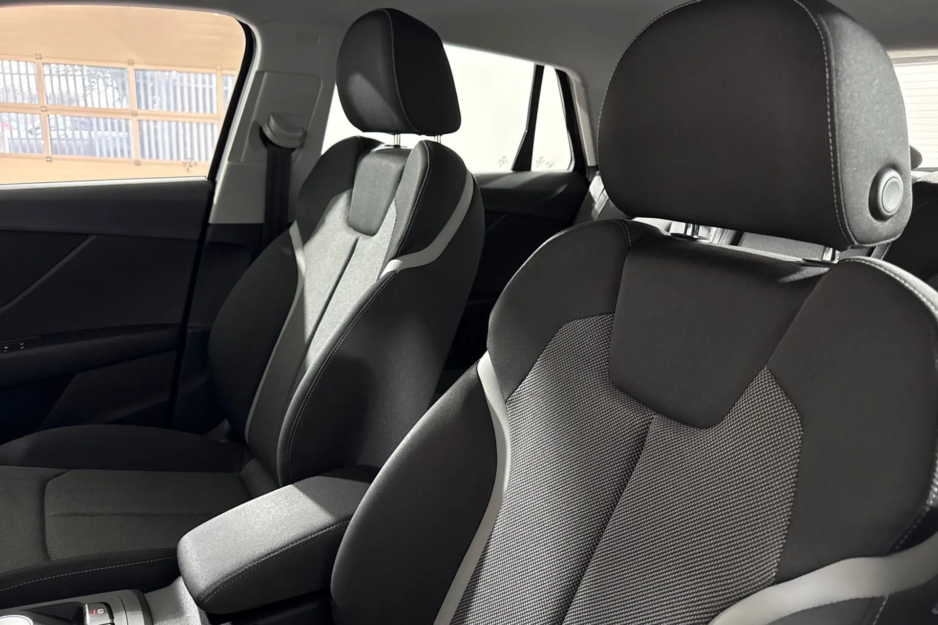 Audi Q2 thumbnail image number 32