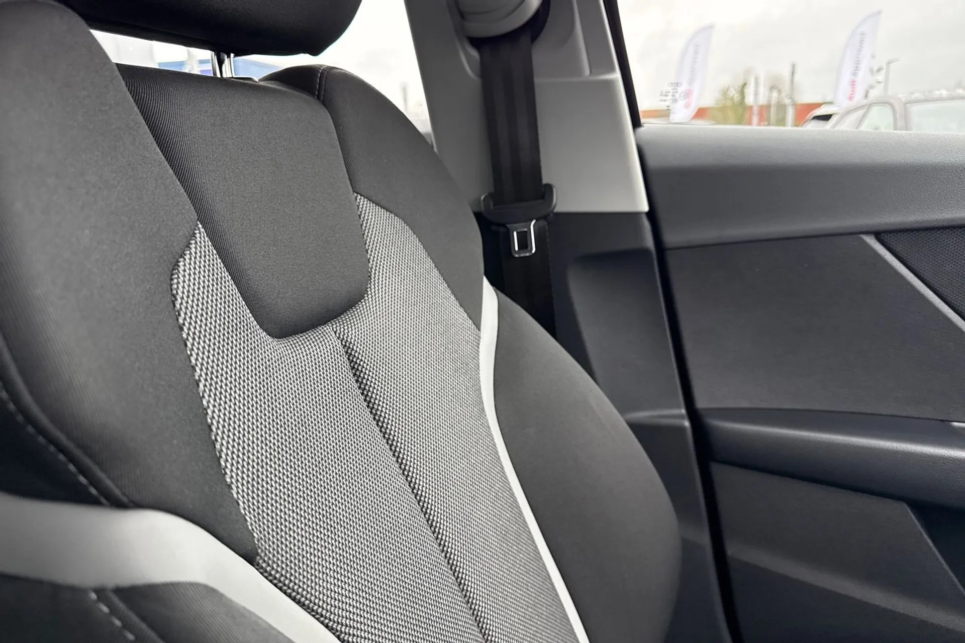 Audi Q2 thumbnail image number 31