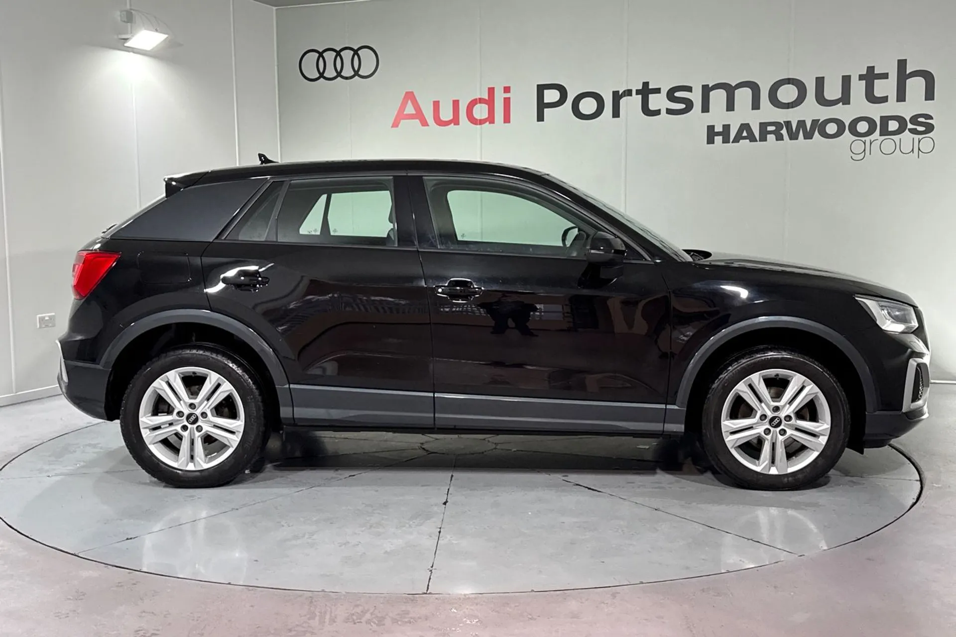 Audi Q2 thumbnail image number 2