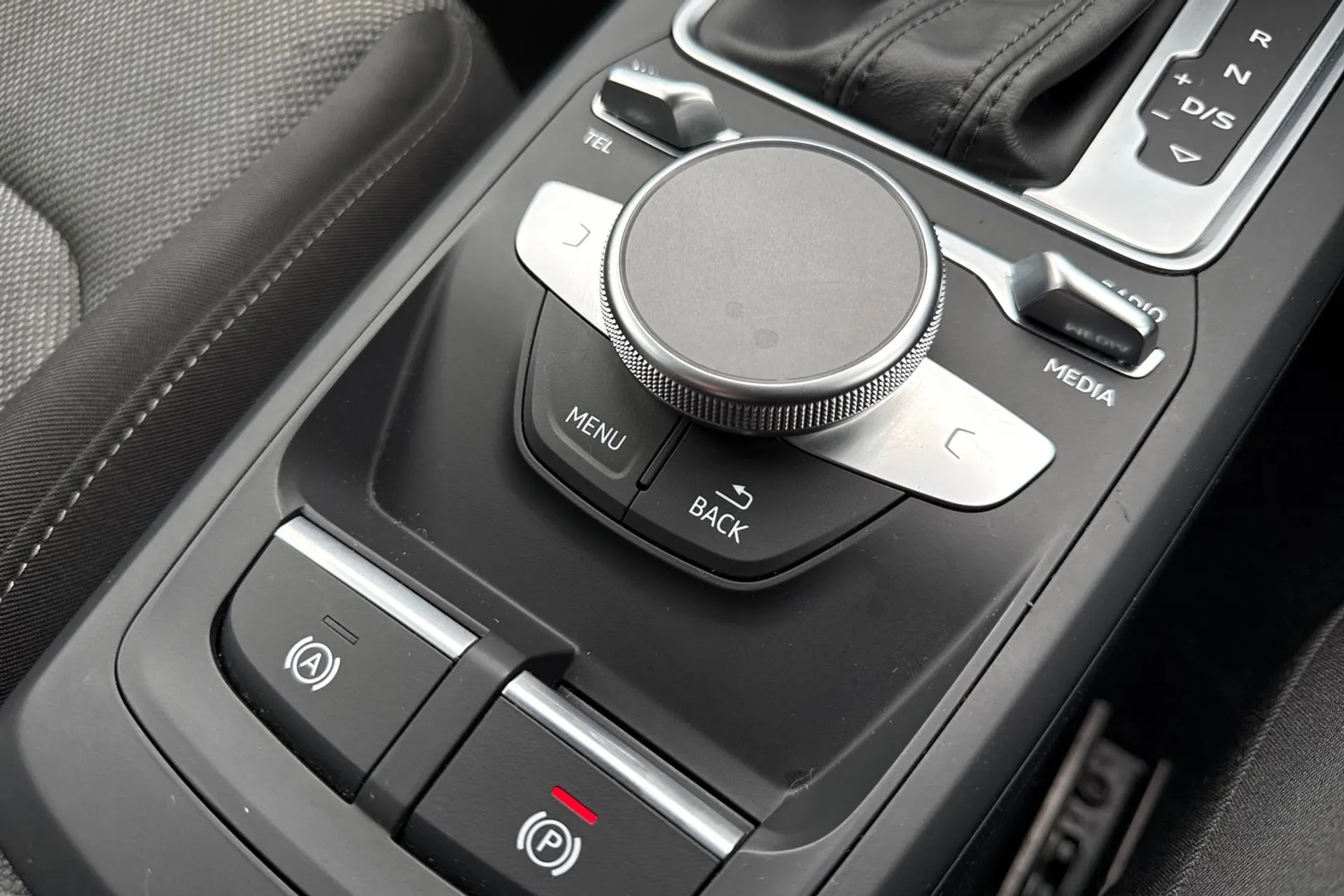 Audi Q2 thumbnail image number 35