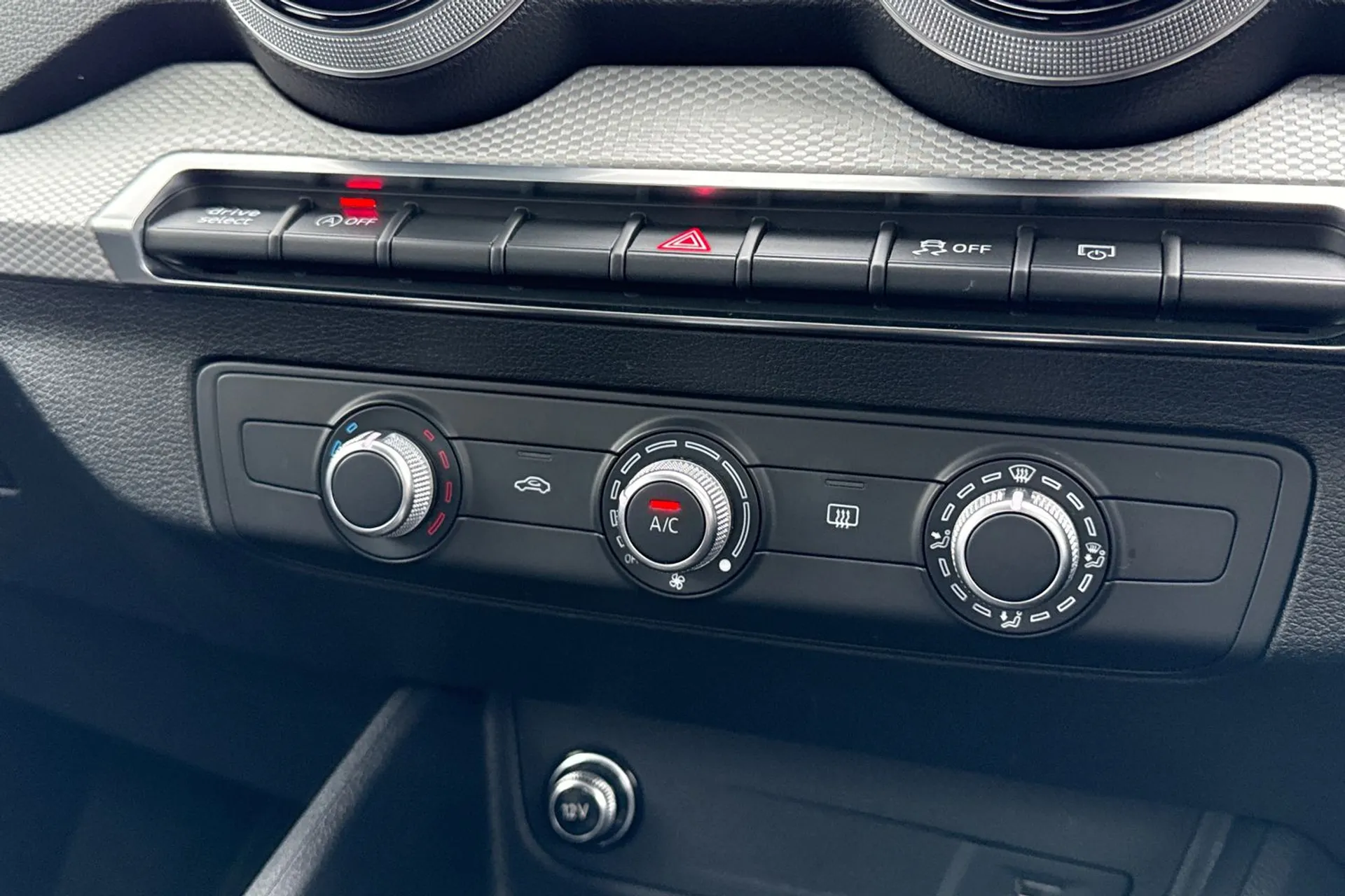 Audi Q2 thumbnail image number 23