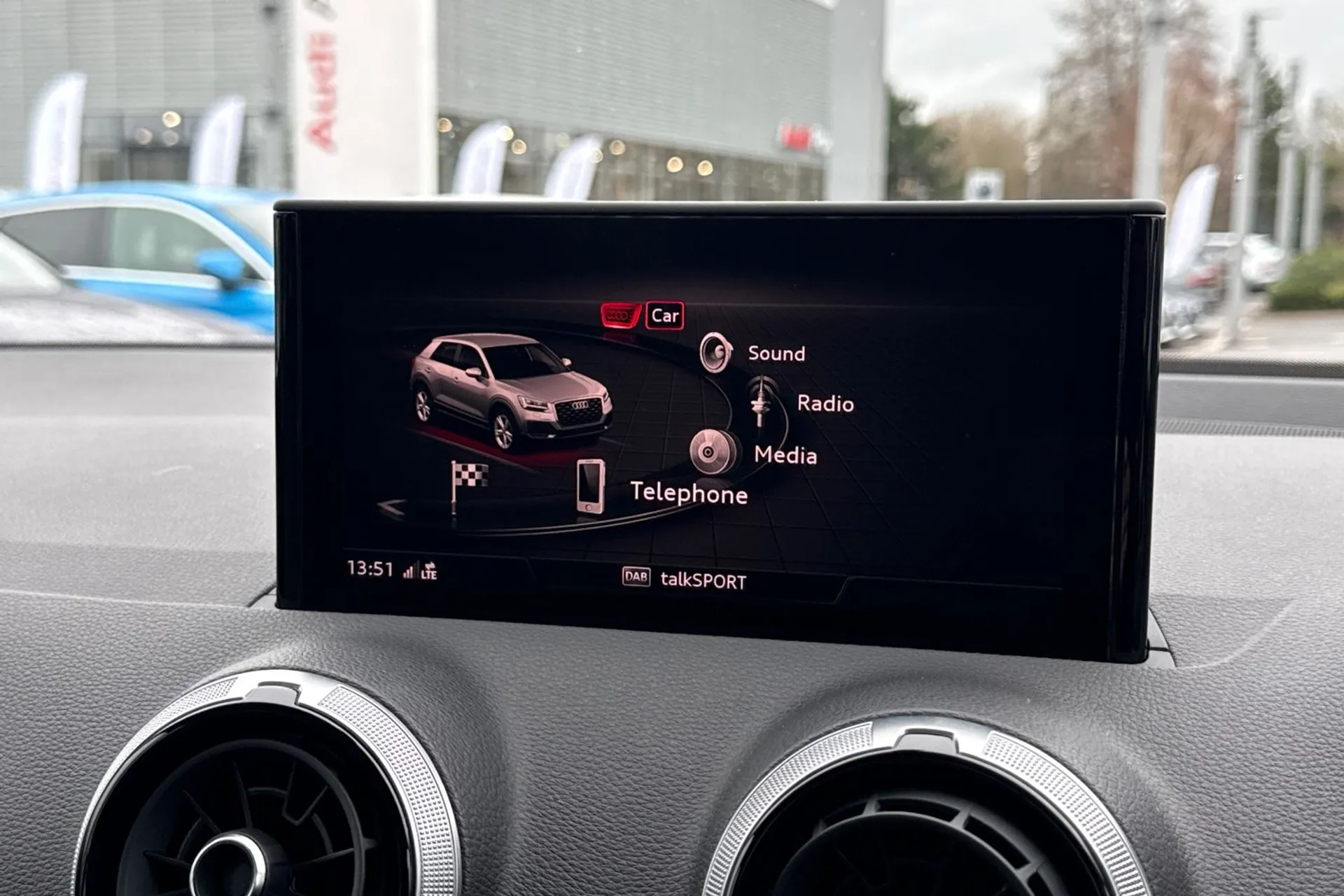 Audi Q2 thumbnail image number 27