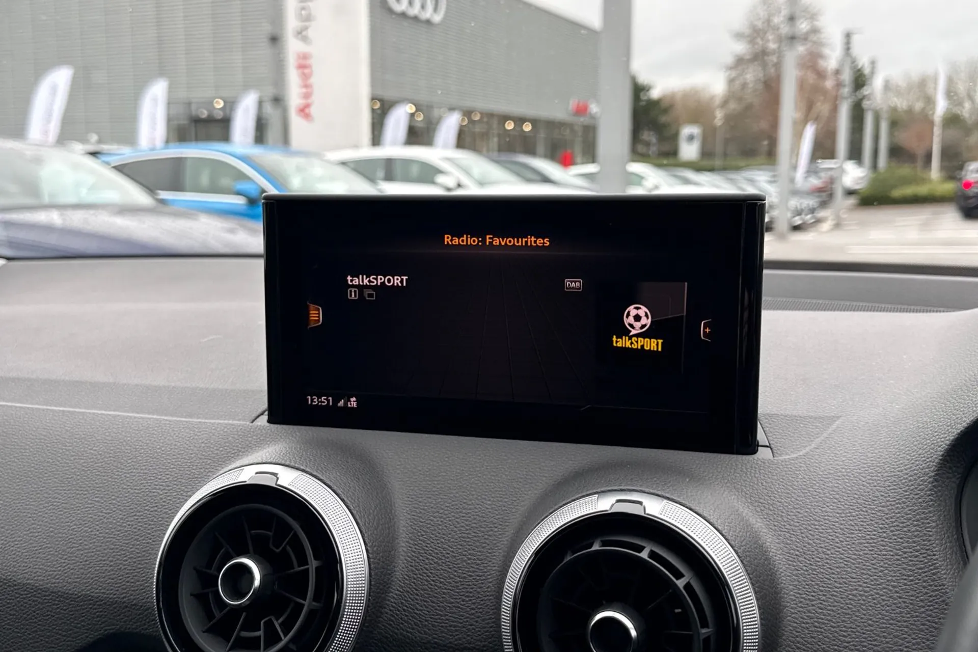 Audi Q2 thumbnail image number 41