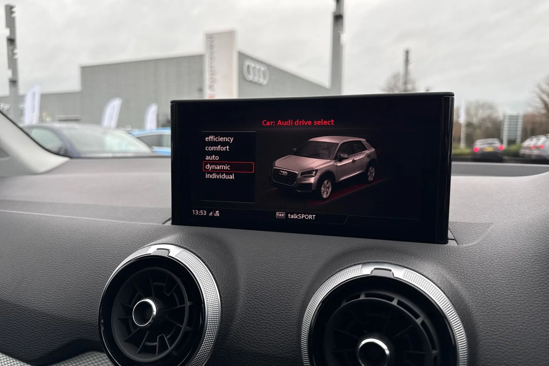 Audi Q2 thumbnail image number 39