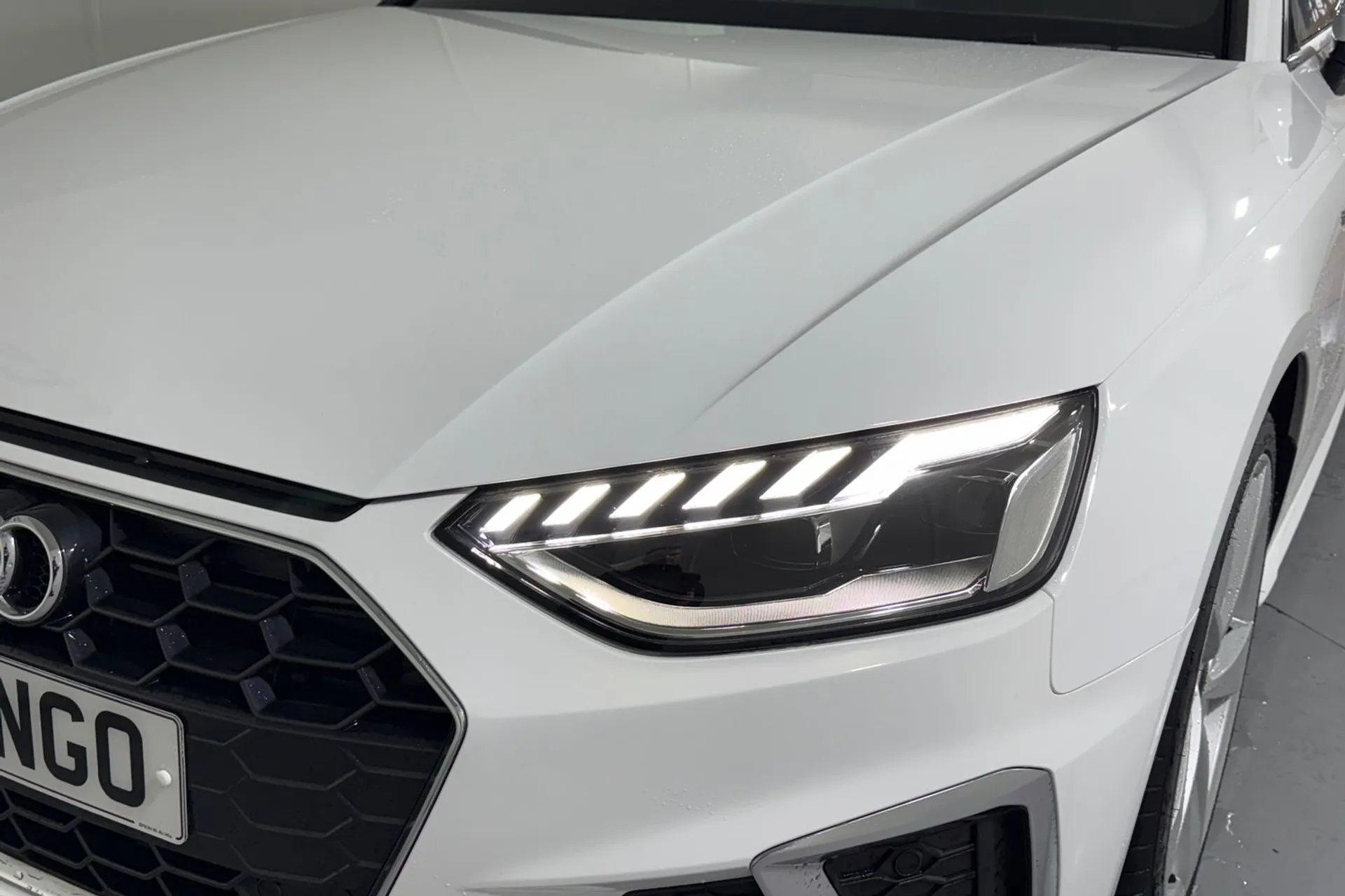 Audi A4 thumbnail image number 32