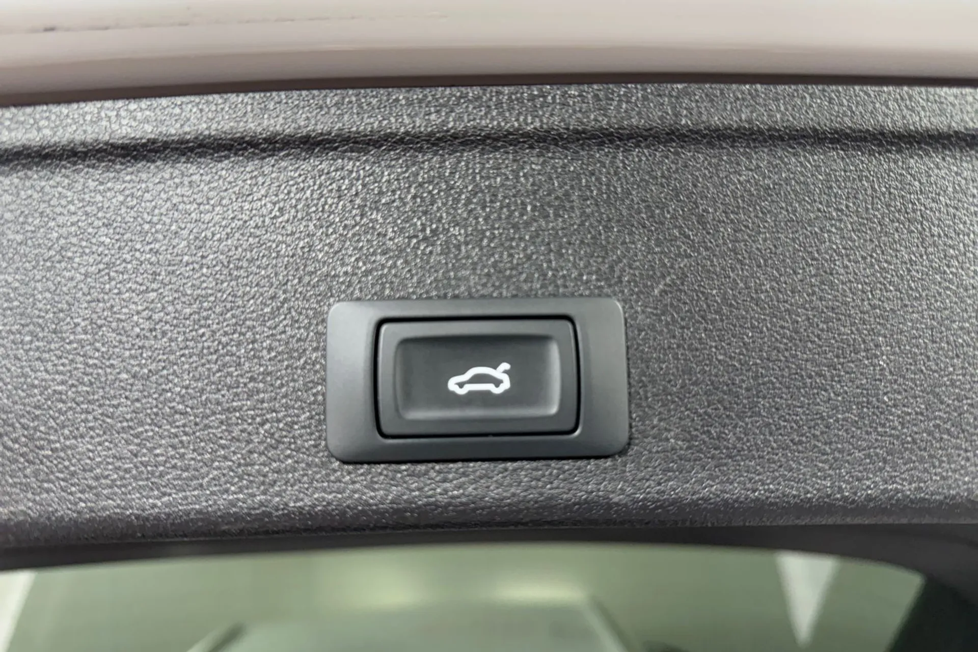 Audi A4 thumbnail image number 39