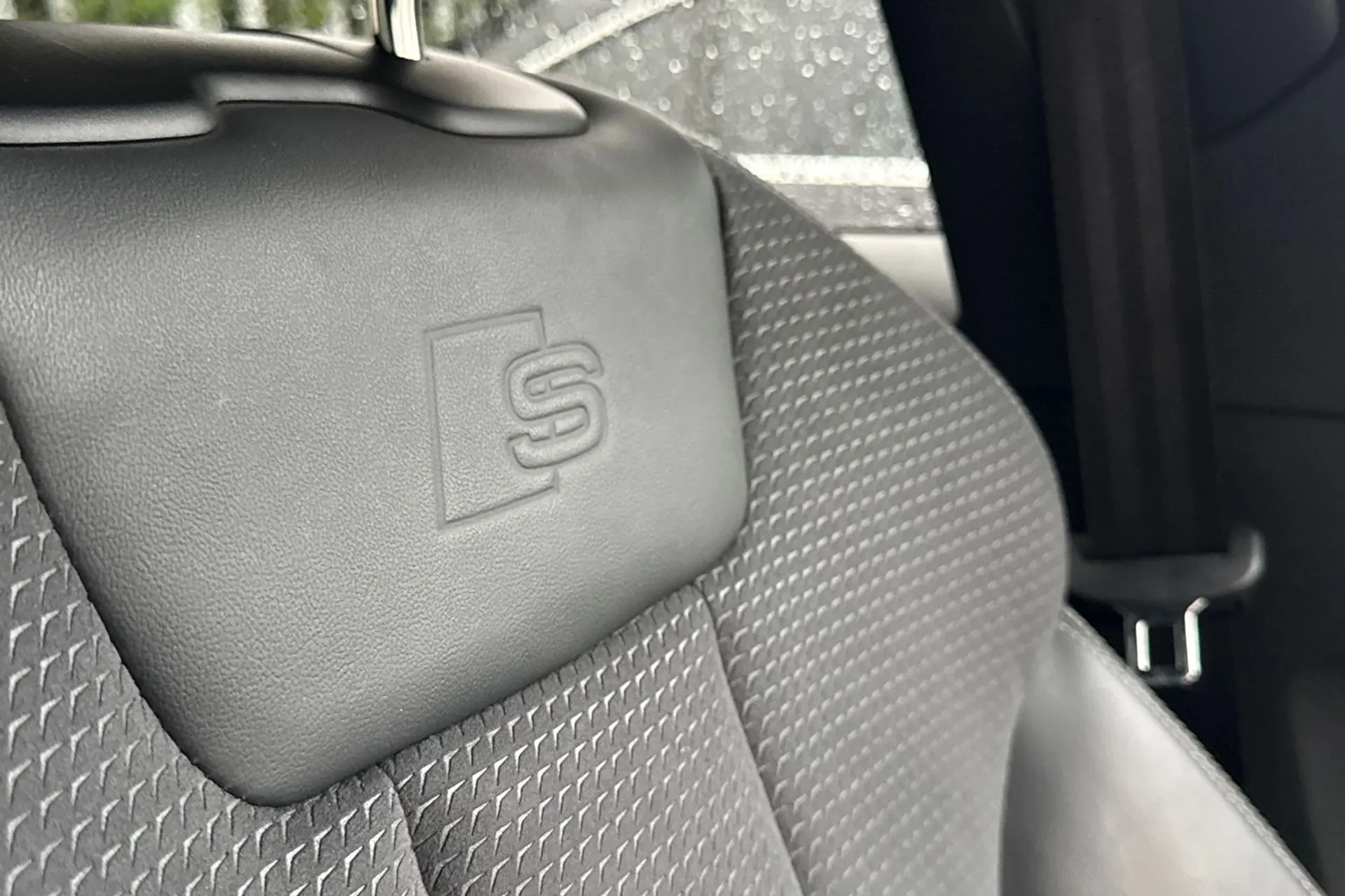 Audi A4 thumbnail image number 28