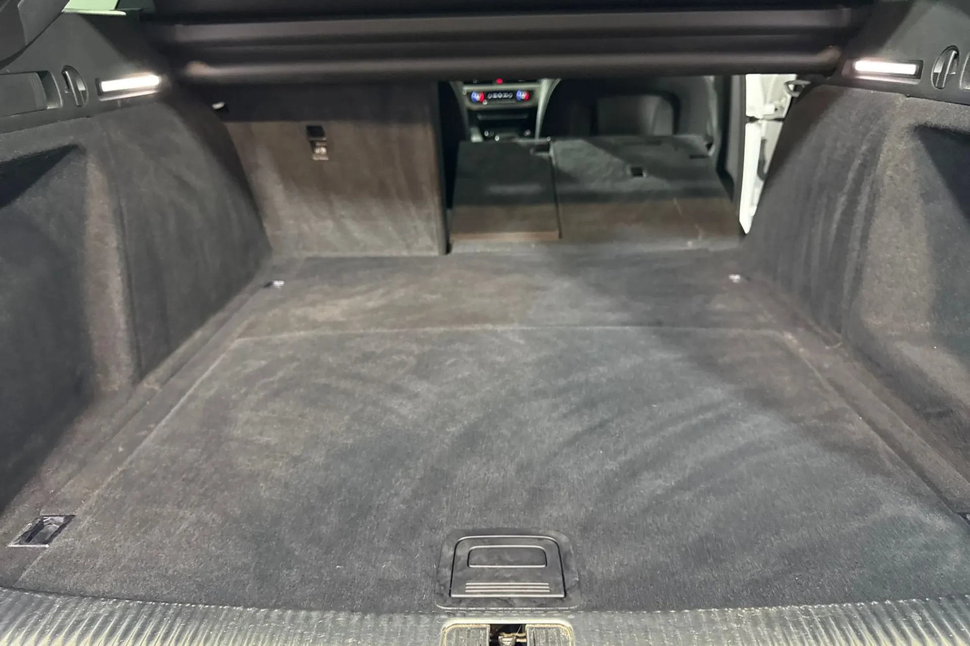 Audi A4 thumbnail image number 40