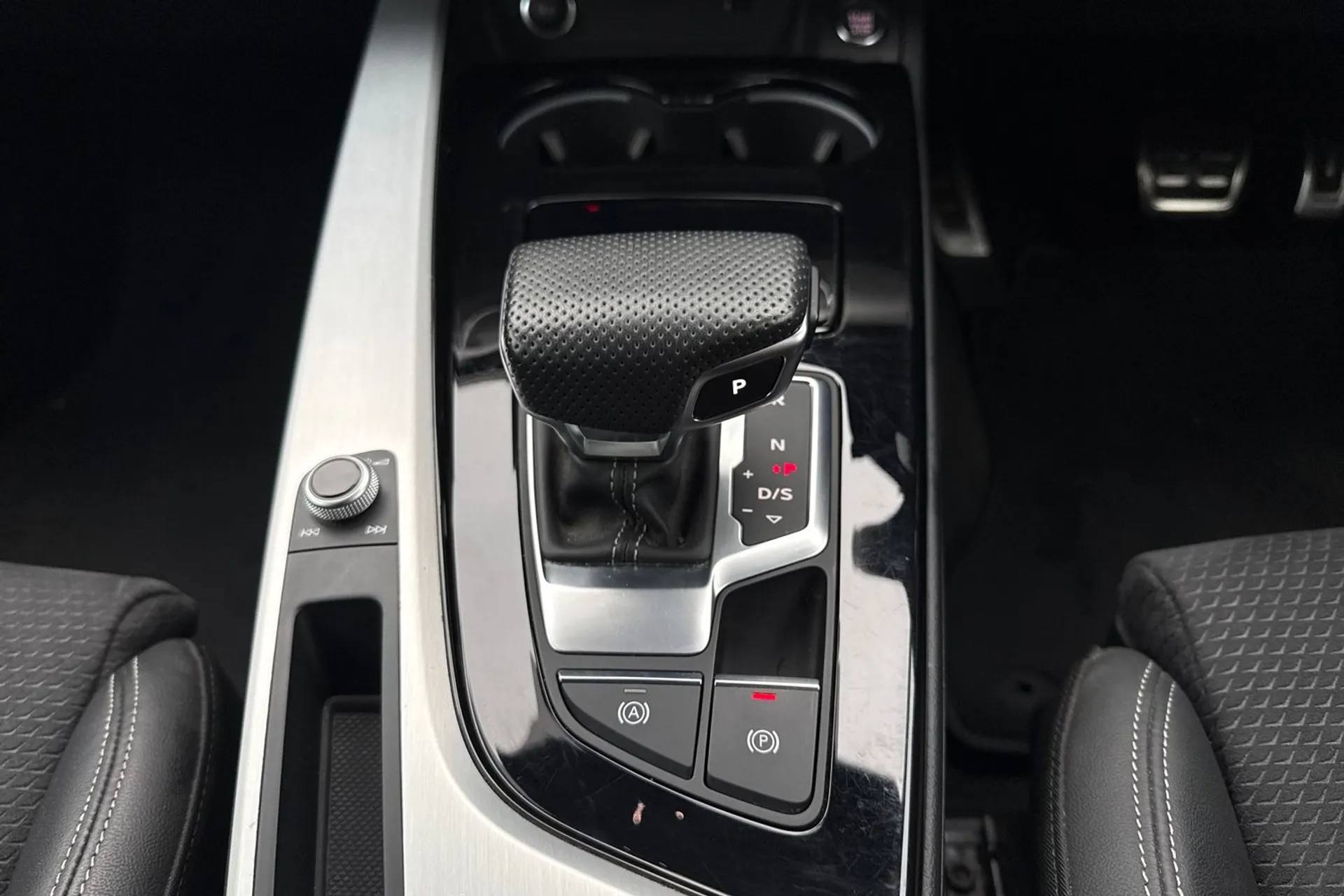 Audi A4 thumbnail image number 31