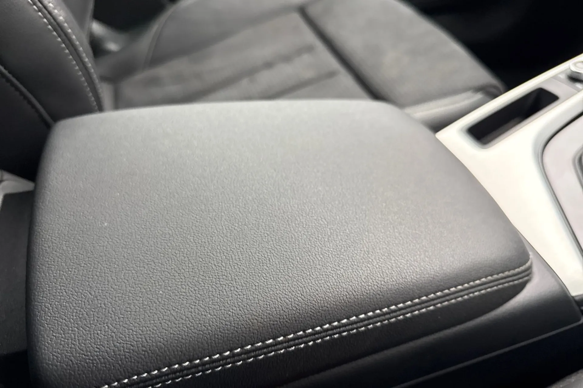 Audi A4 thumbnail image number 42