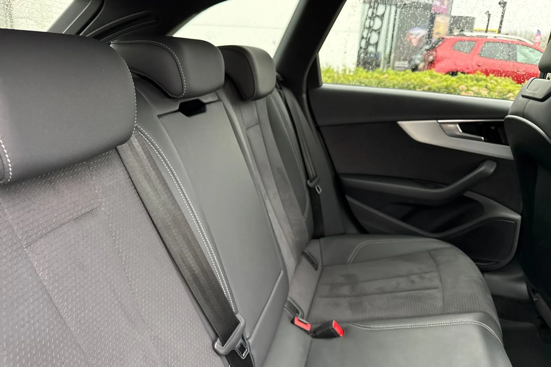 Audi A4 thumbnail image number 41