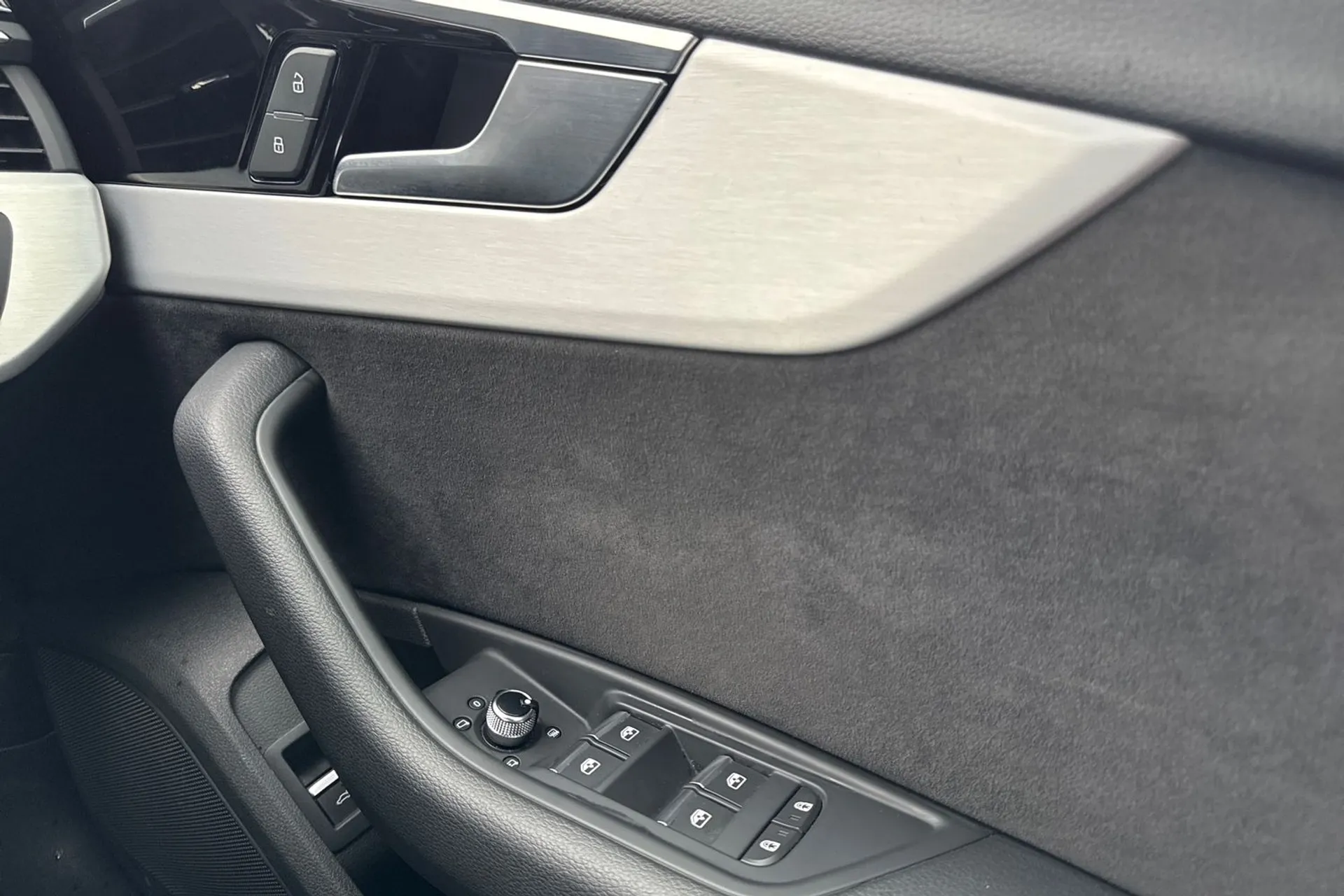 Audi A4 thumbnail image number 51