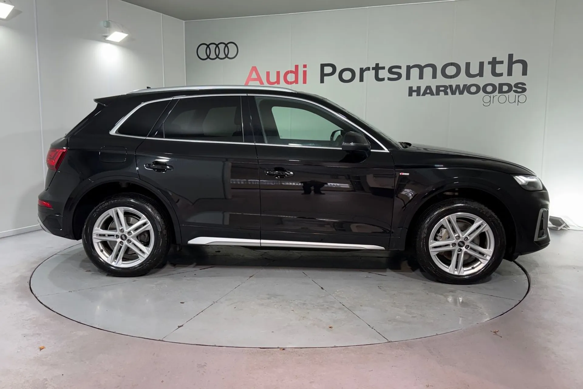 Audi Q5 thumbnail image number 2