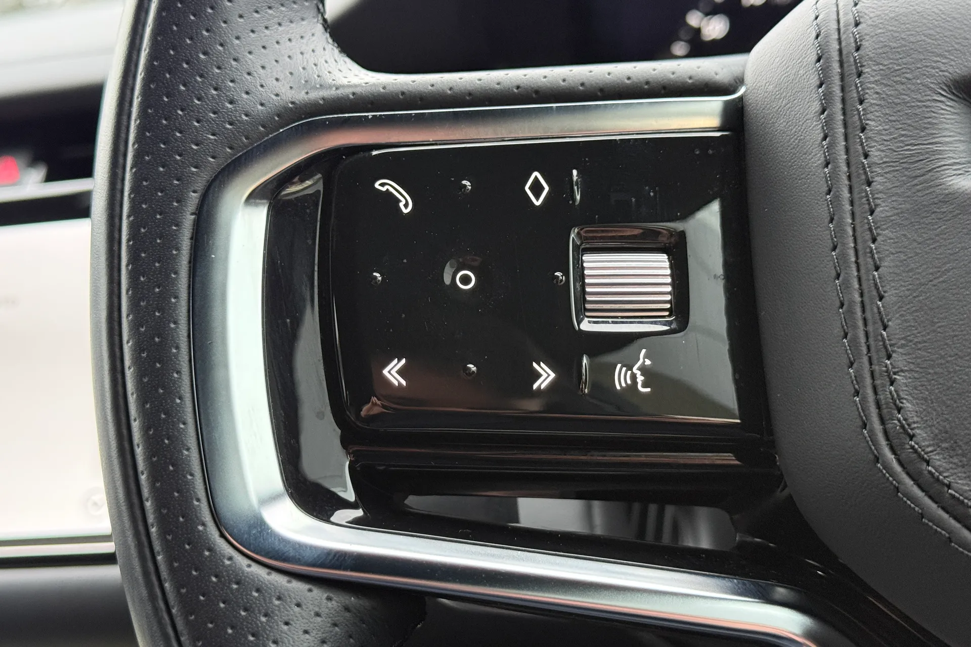 LAND ROVER RANGE ROVER EVOQUE thumbnail image number 24