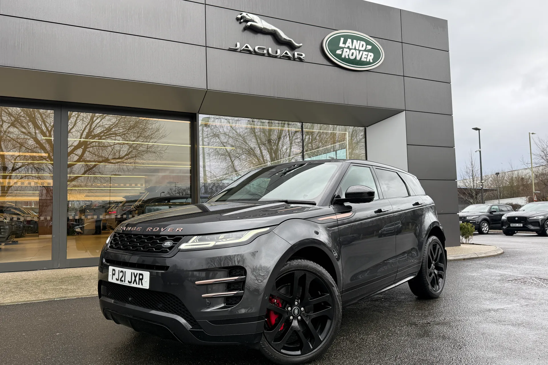 LAND ROVER RANGE ROVER EVOQUE focused image