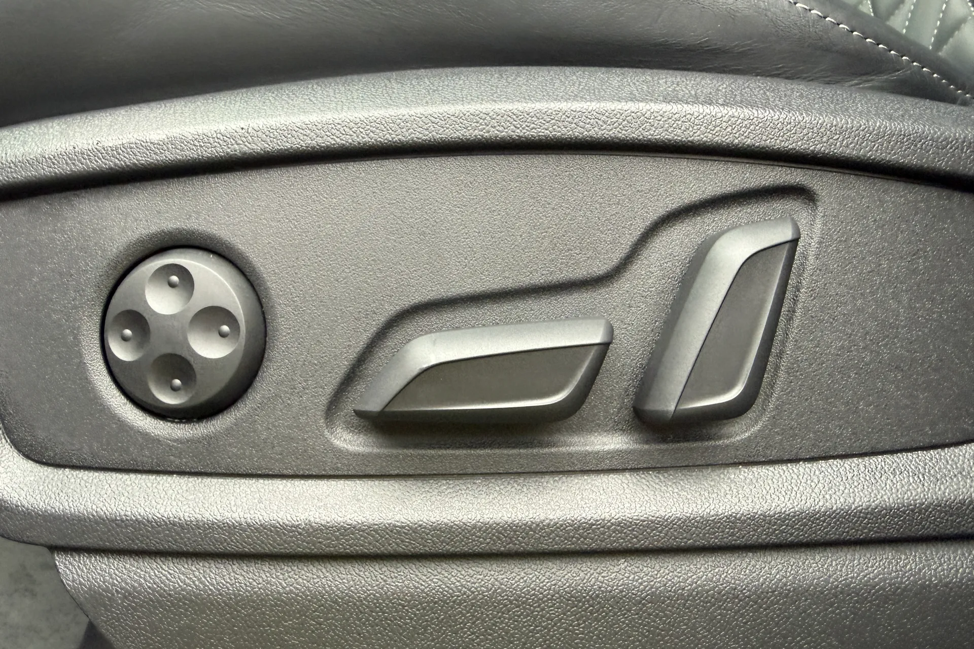 Audi Q5 thumbnail image number 18