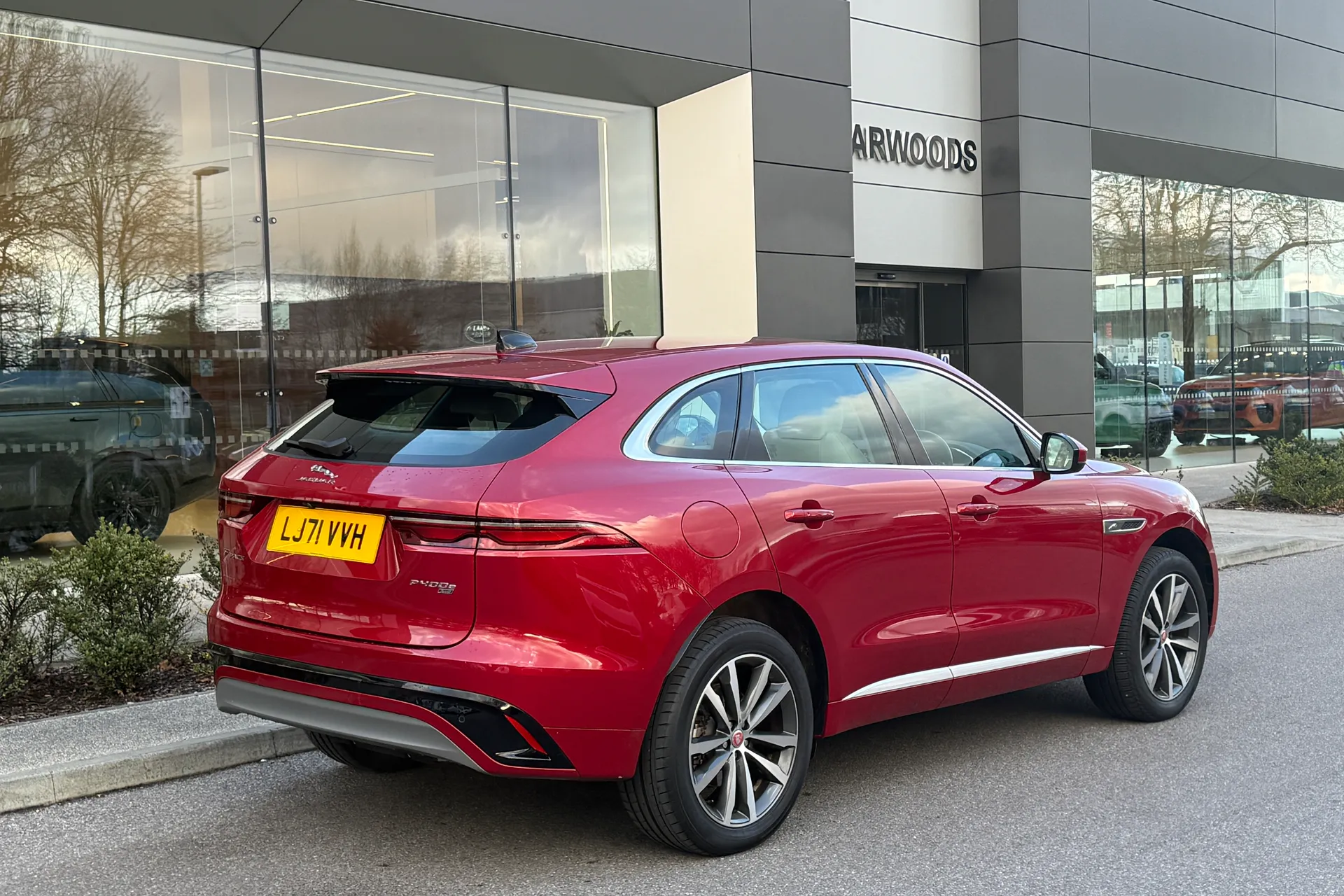 Jaguar F-PACE thumbnail image number 11