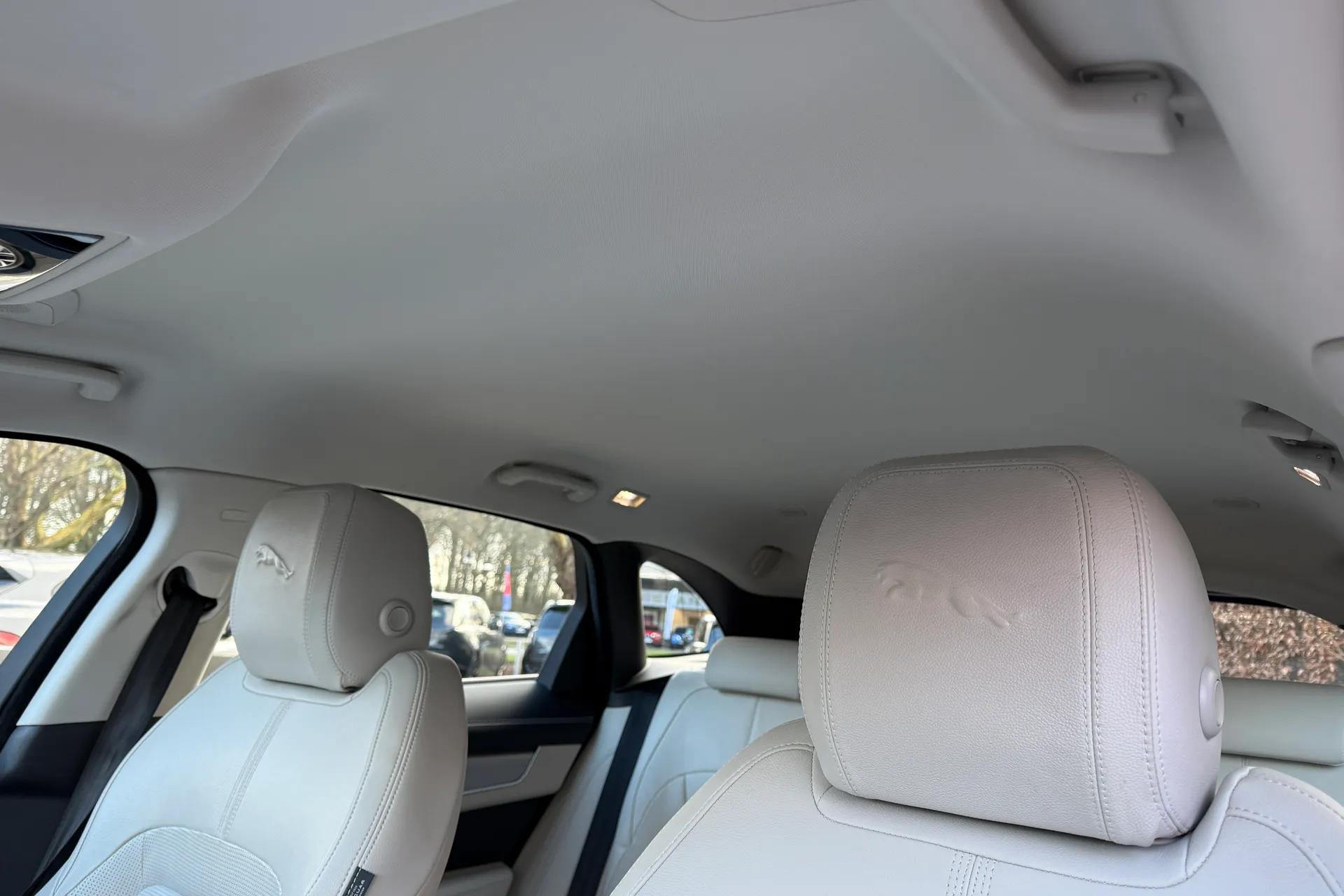 Jaguar F-PACE thumbnail image number 4