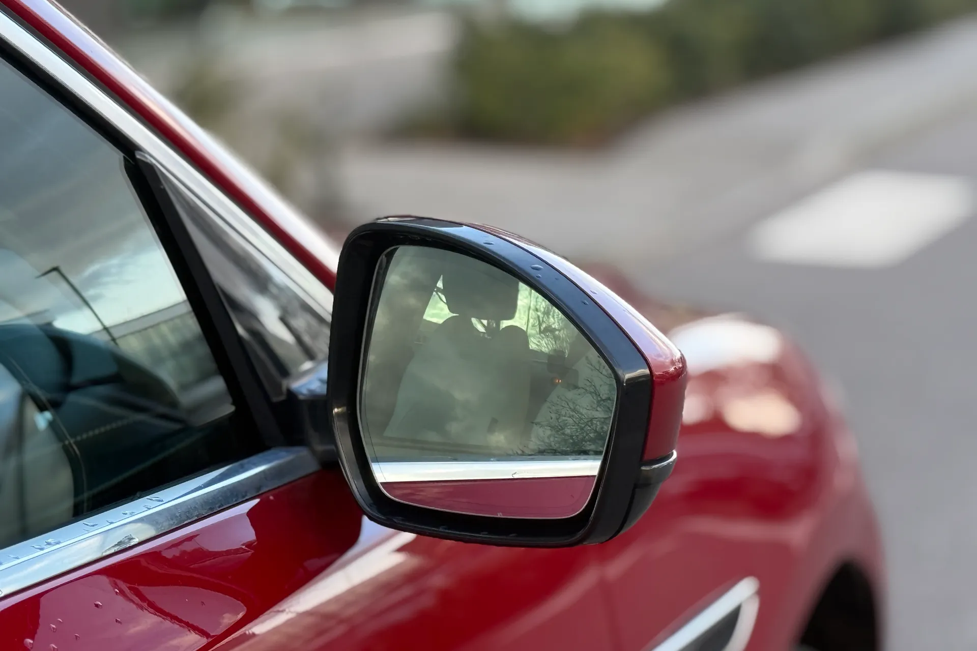 Jaguar F-PACE thumbnail image number 12