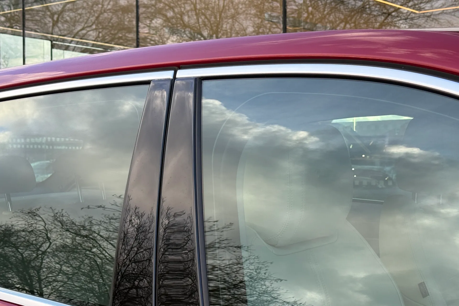 Jaguar F-PACE thumbnail image number 18