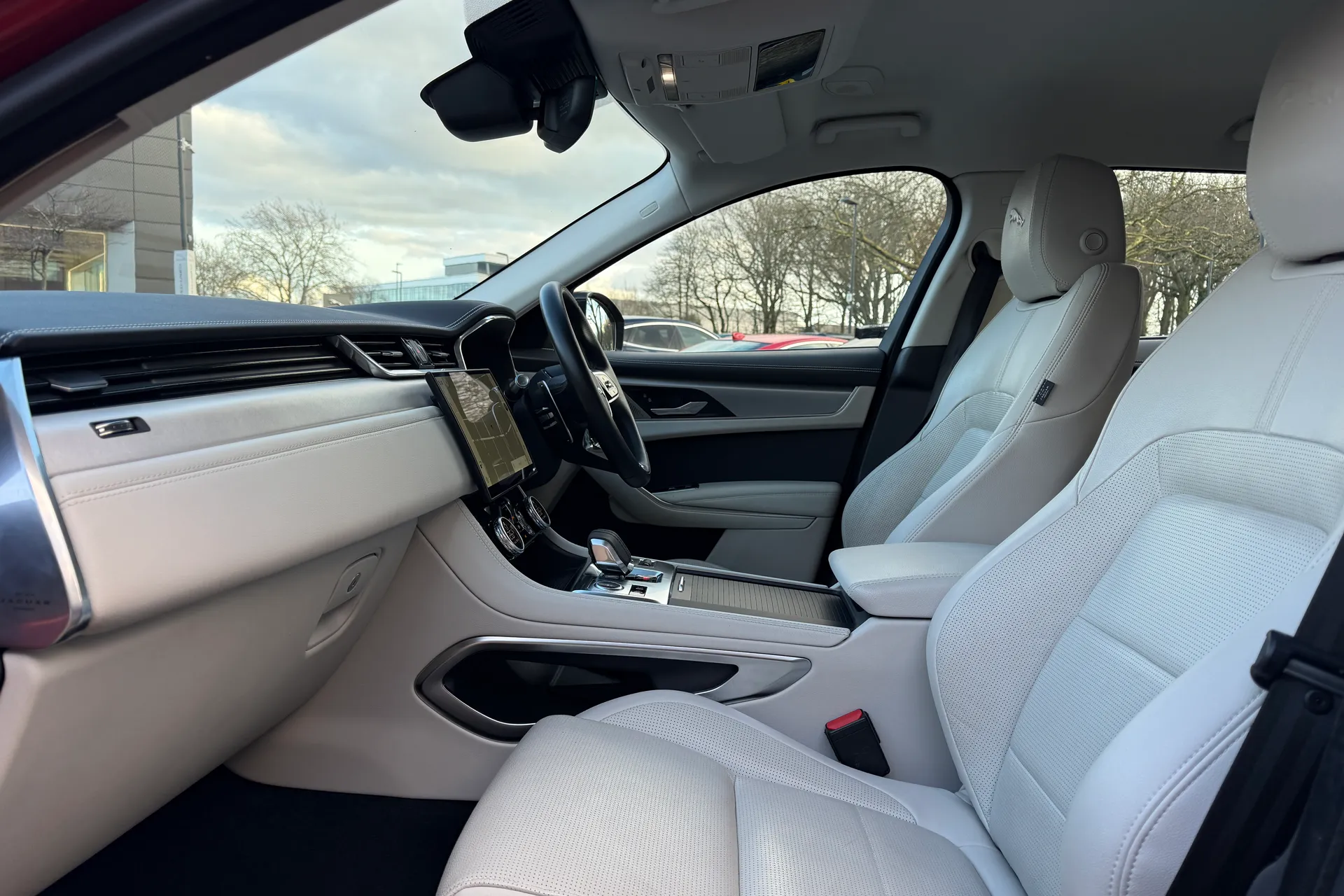 Jaguar F-PACE thumbnail image number 41