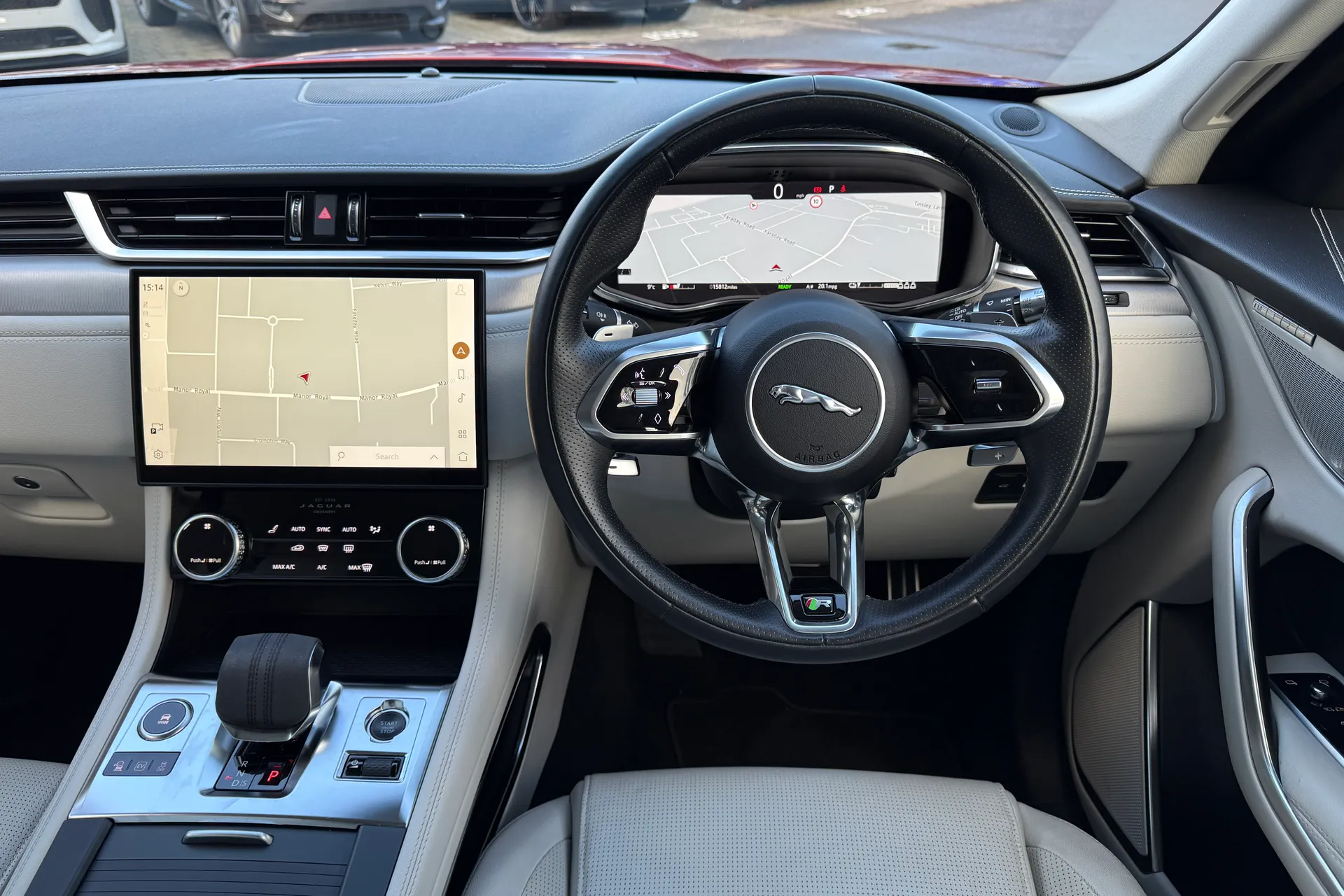 Jaguar F-PACE thumbnail image number 21